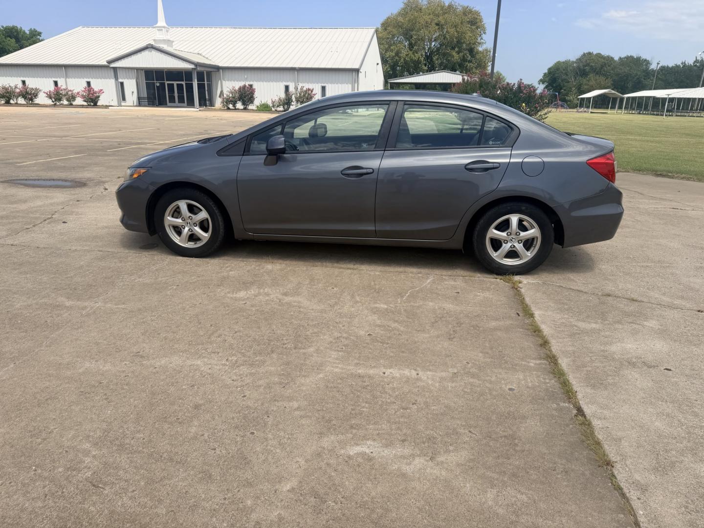 2012 Grey /GRAY Honda Civic CNG (19XFB5F53CE) with an 1.8L L4 SOHC 16V CNG engine, 5-Speed Automatic transmission, located at 17760 Hwy 62, Morris, OK, 74445, (918) 733-4887, 35.609104, -95.877060 - 2012 HONDA CIVIC DEDICATED CNG (RUNS ONLY ON COMPRESSED NATURAL GAS) HAS A 1.8L 4 CYLINDER ENGINE AND IS 2WD. FEATURES MANUAL SEATS, POWER LOCKS, POWER MIRRORS, POWER WINDOWS. HAS AM/FM RADIO, CD PLAYER, AUX PORT, NAVIGATION, CRUISE CONTROL, MULTI-FUNCTION STEERING WHEEL CONTROL, HANDS FREE CALLING- Photo#7