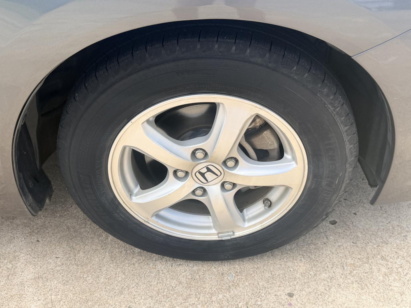 2012 Grey /GRAY Honda Civic CNG (19XFB5F53CE) with an 1.8L L4 SOHC 16V CNG engine, 5-Speed Automatic transmission, located at 17760 Hwy 62, Morris, OK, 74445, (918) 733-4887, 35.609104, -95.877060 - 2012 HONDA CIVIC DEDICATED CNG (RUNS ONLY ON COMPRESSED NATURAL GAS) HAS A 1.8L 4 CYLINDER ENGINE AND IS 2WD. FEATURES MANUAL SEATS, POWER LOCKS, POWER MIRRORS, POWER WINDOWS. HAS AM/FM RADIO, CD PLAYER, AUX PORT, NAVIGATION, CRUISE CONTROL, MULTI-FUNCTION STEERING WHEEL CONTROL, HANDS FREE CALLING- Photo#23