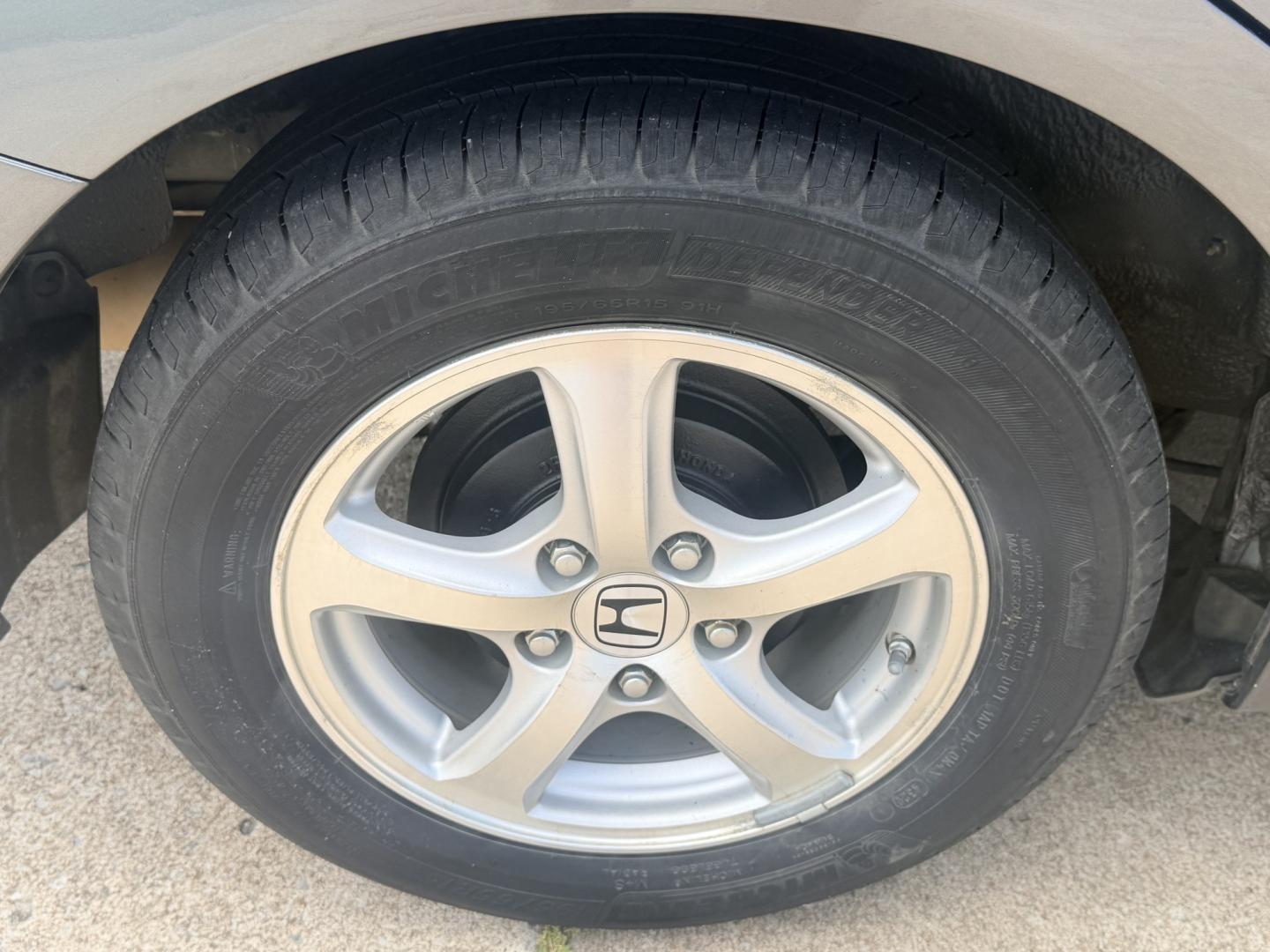 2012 Grey /GRAY Honda Civic CNG (19XFB5F53CE) with an 1.8L L4 SOHC 16V CNG engine, 5-Speed Automatic transmission, located at 17760 Hwy 62, Morris, OK, 74445, (918) 733-4887, 35.609104, -95.877060 - 2012 HONDA CIVIC DEDICATED CNG (RUNS ONLY ON COMPRESSED NATURAL GAS) HAS A 1.8L 4 CYLINDER ENGINE AND IS 2WD. FEATURES MANUAL SEATS, POWER LOCKS, POWER MIRRORS, POWER WINDOWS. HAS AM/FM RADIO, CD PLAYER, AUX PORT, NAVIGATION, CRUISE CONTROL, MULTI-FUNCTION STEERING WHEEL CONTROL, HANDS FREE CALLING- Photo#24