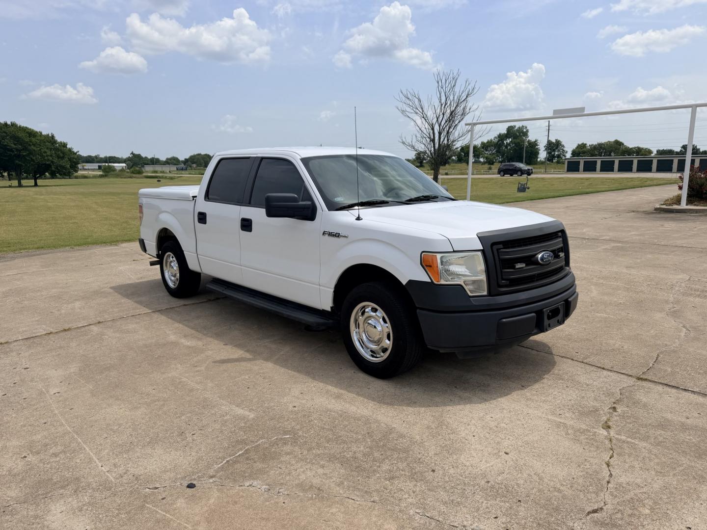 2014 White /Gray Ford F-150 XL (1FTEW1CM2EK) with an 3.7L V6 DOHC 24V engine, 6A transmission, located at 17760 Hwy 62, Morris, OK, 74445, (918) 733-4887, 35.609104, -95.877060 - 2014 FORD F-150 4WD HAS THE 3.7L V6 ENIGINE. DEDICATED CNG ONLY RUNS ON COMPRESSED NATURAL GAS. FEATURES KEYLESS REMOTE ENTRY, VINYL MANUAL SEATS, POWER LOCKS, POWER WINDOWS, AM/FM STEREO, CRUISE CONTROL, TRACTION CONTROL, AND BEDCOVER. HAS 145,653 MILES WITH 255/65R17 TIRES. ***CLEAN TITLE*** AND- Photo#2