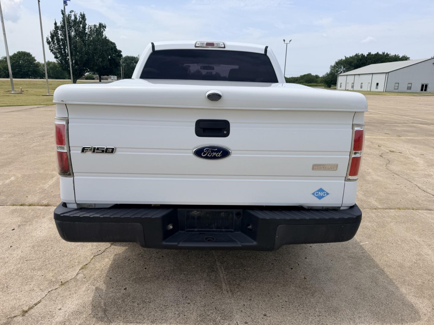 2014 White /Gray Ford F-150 XL (1FTEW1CM2EK) with an 3.7L V6 DOHC 24V engine, 6A transmission, located at 17760 Hwy 62, Morris, OK, 74445, (918) 733-4887, 35.609104, -95.877060 - 2014 FORD F-150 4WD HAS THE 3.7L V6 ENIGINE. DEDICATED CNG ONLY RUNS ON COMPRESSED NATURAL GAS. FEATURES KEYLESS REMOTE ENTRY, VINYL MANUAL SEATS, POWER LOCKS, POWER WINDOWS, AM/FM STEREO, CRUISE CONTROL, TRACTION CONTROL, AND BEDCOVER. HAS 145,653 MILES WITH 255/65R17 TIRES. ***CLEAN TITLE*** AND- Photo#5