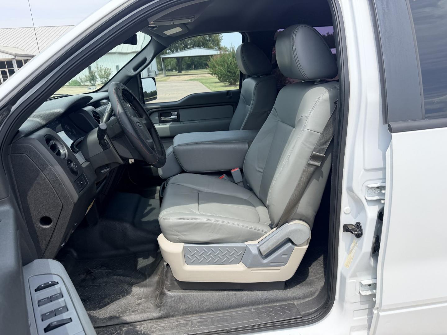 2014 White /Gray Ford F-150 XL (1FTEW1CM2EK) with an 3.7L V6 DOHC 24V engine, 6A transmission, located at 17760 Hwy 62, Morris, OK, 74445, (918) 733-4887, 35.609104, -95.877060 - 2014 FORD F-150 4WD HAS THE 3.7L V6 ENIGINE. DEDICATED CNG ONLY RUNS ON COMPRESSED NATURAL GAS. FEATURES KEYLESS REMOTE ENTRY, VINYL MANUAL SEATS, POWER LOCKS, POWER WINDOWS, AM/FM STEREO, CRUISE CONTROL, TRACTION CONTROL, AND BEDCOVER. HAS 145,653 MILES WITH 255/65R17 TIRES. ***CLEAN TITLE*** AND- Photo#8
