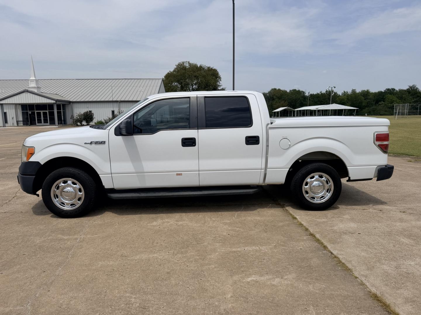 2014 White /Gray Ford F-150 XL (1FTEW1CM2EK) with an 3.7L V6 DOHC 24V engine, 6A transmission, located at 17760 Hwy 62, Morris, OK, 74445, (918) 733-4887, 35.609104, -95.877060 - 2014 FORD F-150 4WD HAS THE 3.7L V6 ENIGINE. DEDICATED CNG ONLY RUNS ON COMPRESSED NATURAL GAS. FEATURES KEYLESS REMOTE ENTRY, VINYL MANUAL SEATS, POWER LOCKS, POWER WINDOWS, AM/FM STEREO, CRUISE CONTROL, TRACTION CONTROL, AND BEDCOVER. HAS 145,653 MILES WITH 255/65R17 TIRES. ***CLEAN TITLE*** AND- Photo#7