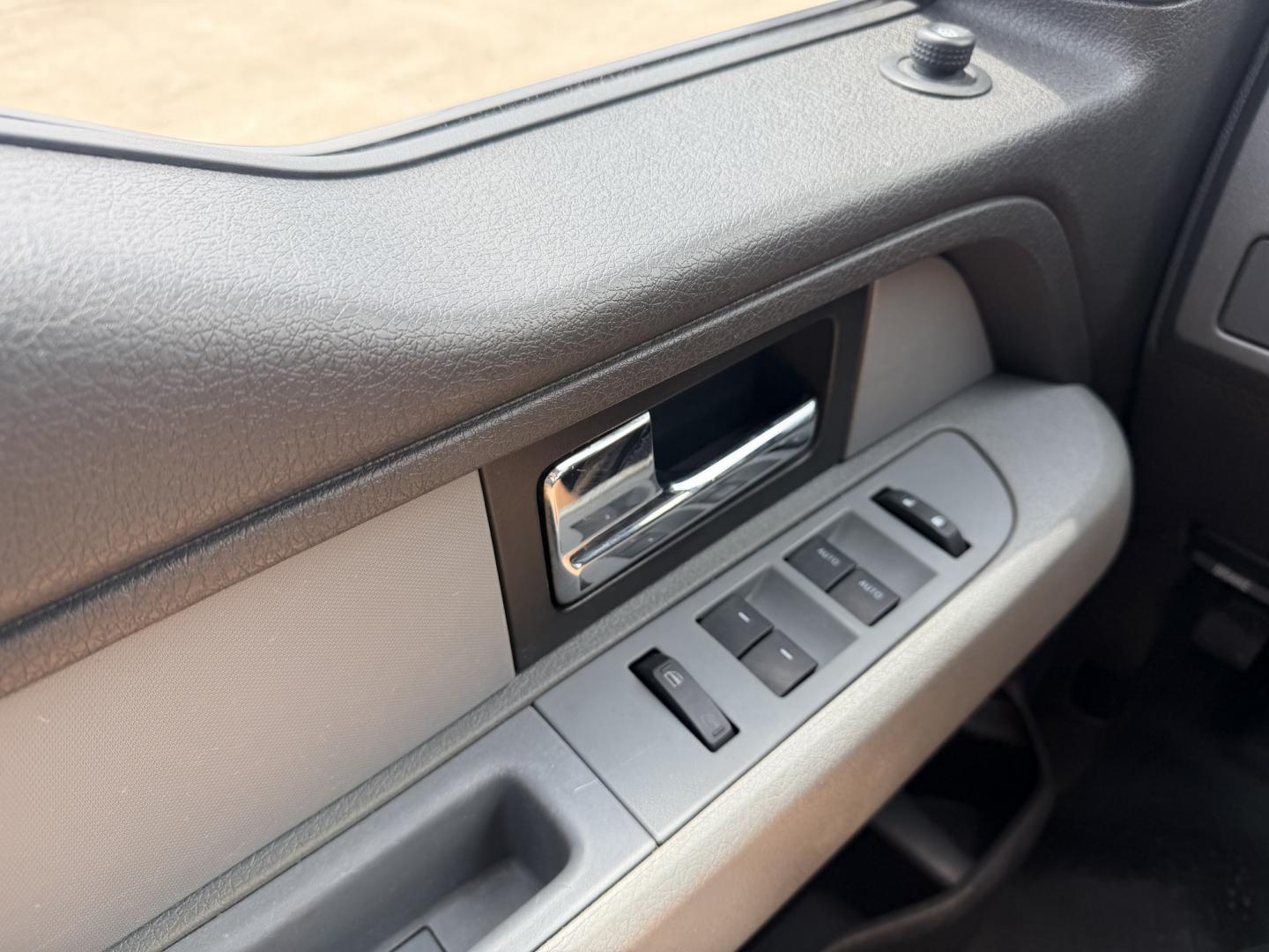 2014 White /Gray Ford F-150 XL (1FTEW1CM2EK) with an 3.7L V6 DOHC 24V engine, 6A transmission, located at 17760 Hwy 62, Morris, OK, 74445, (918) 733-4887, 35.609104, -95.877060 - 2014 FORD F-150 4WD HAS THE 3.7L V6 ENIGINE. DEDICATED CNG ONLY RUNS ON COMPRESSED NATURAL GAS. FEATURES KEYLESS REMOTE ENTRY, VINYL MANUAL SEATS, POWER LOCKS, POWER WINDOWS, AM/FM STEREO, CRUISE CONTROL, TRACTION CONTROL, AND BEDCOVER. HAS 145,653 MILES WITH 255/65R17 TIRES. ***CLEAN TITLE*** AND- Photo#9