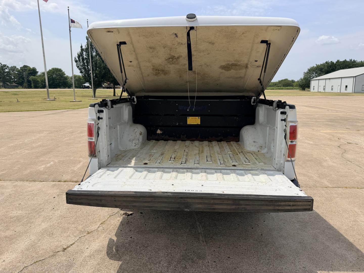 2014 White /Gray Ford F-150 XL (1FTEW1CM2EK) with an 3.7L V6 DOHC 24V engine, 6A transmission, located at 17760 Hwy 62, Morris, OK, 74445, (918) 733-4887, 35.609104, -95.877060 - 2014 FORD F-150 4WD HAS THE 3.7L V6 ENIGINE. DEDICATED CNG ONLY RUNS ON COMPRESSED NATURAL GAS. FEATURES KEYLESS REMOTE ENTRY, VINYL MANUAL SEATS, POWER LOCKS, POWER WINDOWS, AM/FM STEREO, CRUISE CONTROL, TRACTION CONTROL, AND BEDCOVER. HAS 145,653 MILES WITH 255/65R17 TIRES. ***CLEAN TITLE*** AND- Photo#13