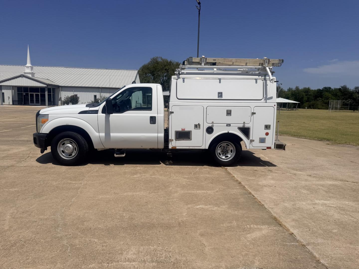 2013 White /GRAY Ford F-350 SD (1FDRF3A66DE) with an 6.2L V8 OHV 16V engine, 6A transmission, located at 17760 Hwy 62, Morris, OK, 74445, (918) 733-4887, 35.609104, -95.877060 - 2013 FORD F-350 6.2 V8 RWD DEDICATED CNG ONLY RUNS ON COMPRESSED NATURAL GAS AND DOES NOT RUN ON GASOLINE. FEATURES MANUAL SEATS, MANUAL LOCKS, MANUAL WINDOWS, MANUAL MIRRORS, AM/FM STEREO, VINYL SEATS, CRUISE CONTROL, TRACTION CONTROL, POWER CONVERTER, GASOLINE CUMMINGS GENERATOR, EASY LOAD LADDER- Photo#7
