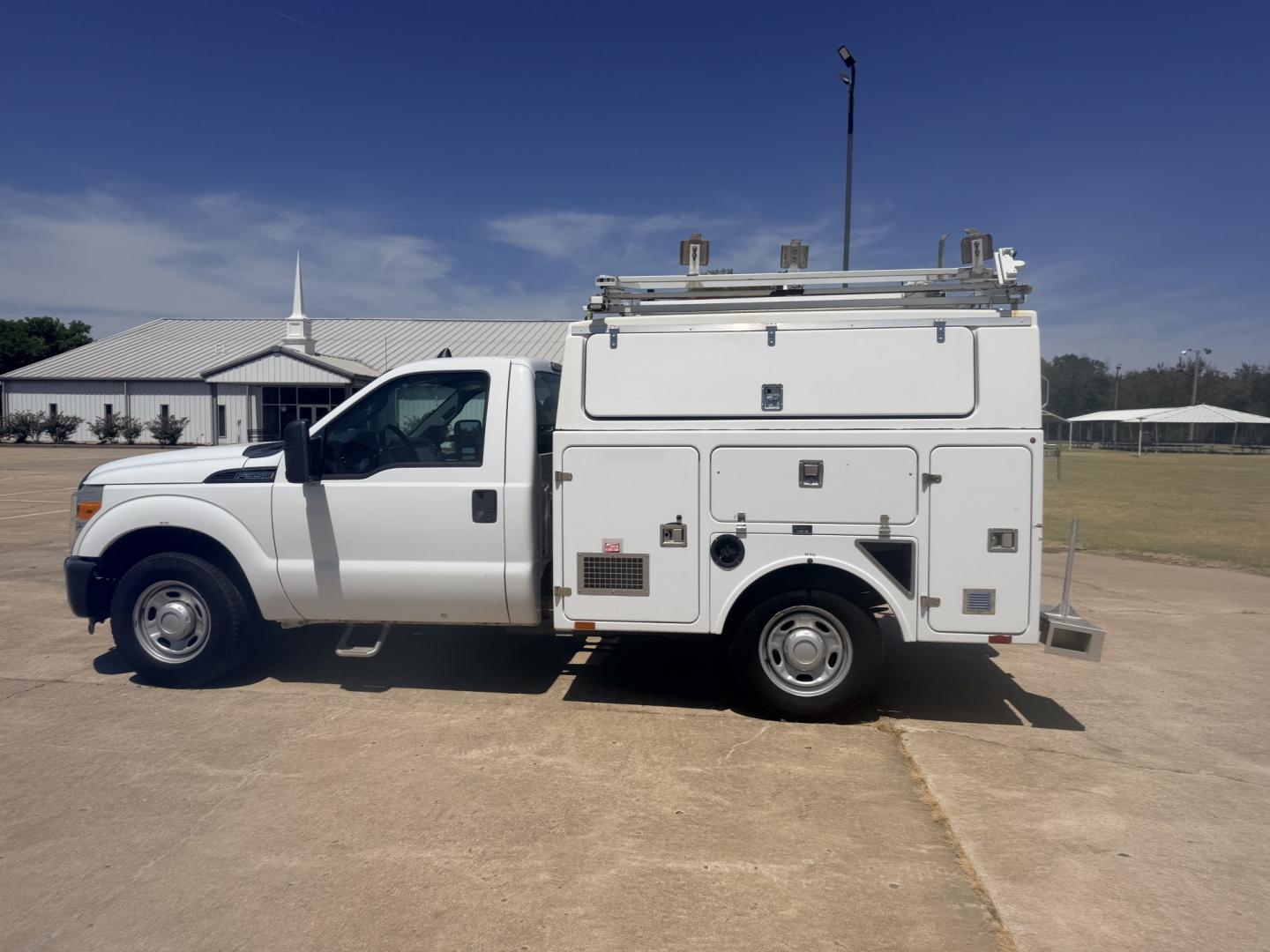 2013 White /GRAY Ford F-350 SD (1FDRF3A60DE) with an 6.2L V8 OHV 16V engine, 6A transmission, located at 17760 Hwy 62, Morris, OK, 74445, (918) 733-4887, 35.609104, -95.877060 - 2013 FORD F-350 6.2L V8 2WD DEDICATED CNG ONLY RUNS ON COMPRESSED NATURAL GAS AND DOES NOT RUN ON GASOLINE. FEATURES MANUAL SEATS, MANUAL LOCKS, MANUAL WINDOWS, MANUAL MIRRORS, AM/FM STEREO, VINYL SEATS, CRUISE CONTROL, TRACTION CONTROL, POWER CONVERTER, EASY LOAD LADDER RACK, BACK UP CAMERA,AND L- Photo#7