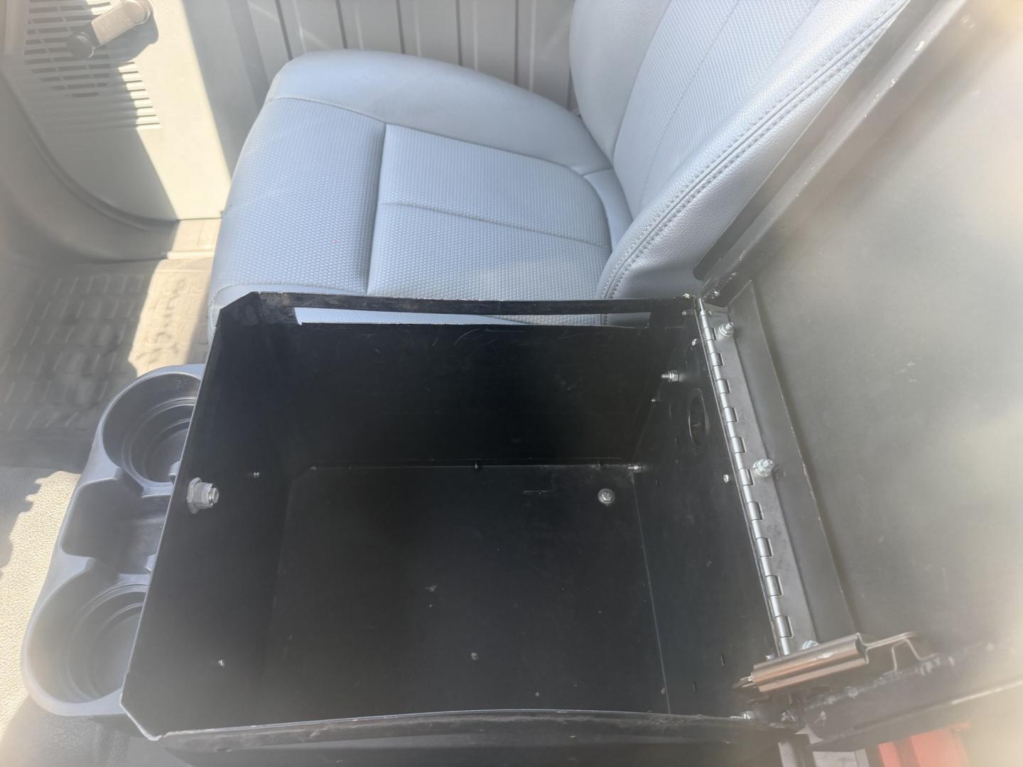 2013 White /GRAY Ford F-350 SD (1FDRF3A60DE) with an 6.2L V8 OHV 16V engine, 6A transmission, located at 17760 Hwy 62, Morris, OK, 74445, (918) 733-4887, 35.609104, -95.877060 - 2013 FORD F-350 6.2L V8 2WD DEDICATED CNG ONLY RUNS ON COMPRESSED NATURAL GAS AND DOES NOT RUN ON GASOLINE. FEATURES MANUAL SEATS, MANUAL LOCKS, MANUAL WINDOWS, MANUAL MIRRORS, AM/FM STEREO, VINYL SEATS, CRUISE CONTROL, TRACTION CONTROL, POWER CONVERTER, EASY LOAD LADDER RACK, BACK UP CAMERA,AND L- Photo#14
