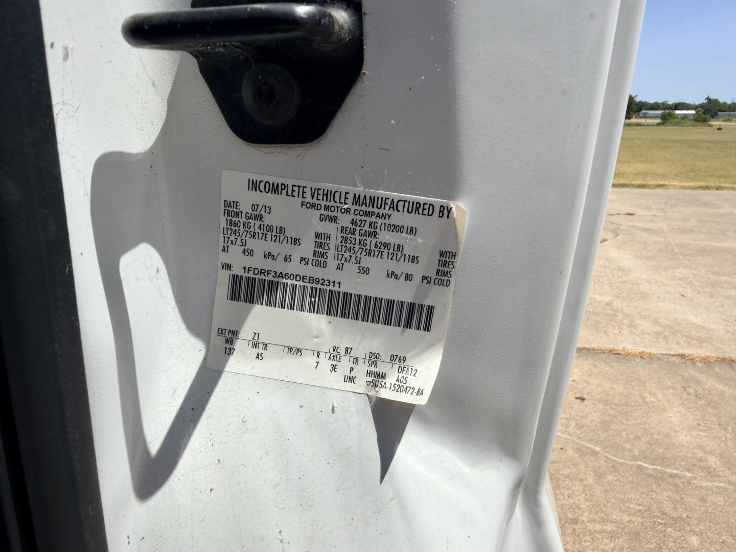 2013 White /GRAY Ford F-350 SD (1FDRF3A60DE) with an 6.2L V8 OHV 16V engine, 6A transmission, located at 17760 Hwy 62, Morris, OK, 74445, (918) 733-4887, 35.609104, -95.877060 - 2013 FORD F-350 6.2L V8 2WD DEDICATED CNG ONLY RUNS ON COMPRESSED NATURAL GAS AND DOES NOT RUN ON GASOLINE. FEATURES MANUAL SEATS, MANUAL LOCKS, MANUAL WINDOWS, MANUAL MIRRORS, AM/FM STEREO, VINYL SEATS, CRUISE CONTROL, TRACTION CONTROL, POWER CONVERTER, EASY LOAD LADDER RACK, BACK UP CAMERA,AND L- Photo#29