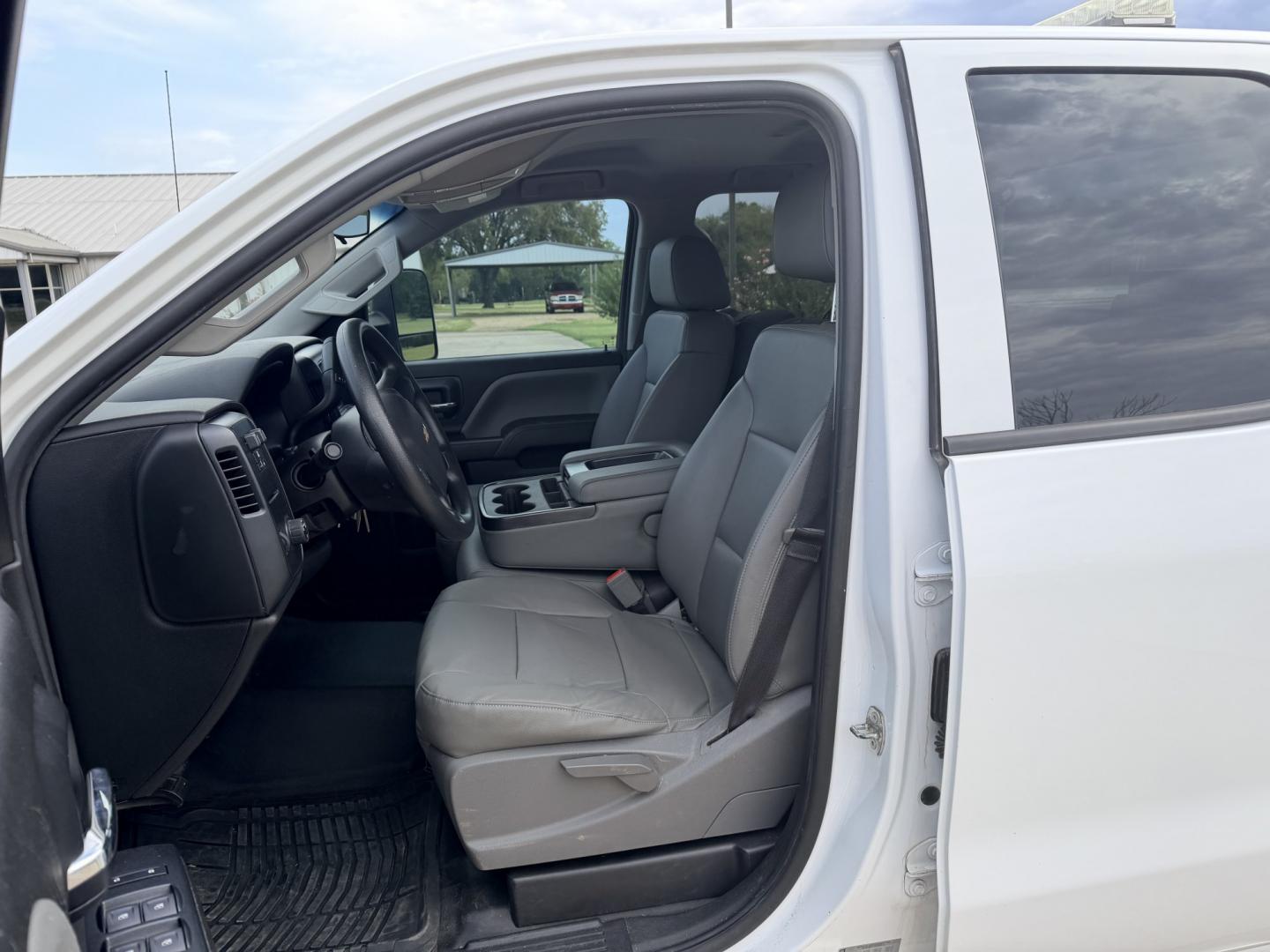 2018 Silver /GRAY Chevrolet Silverado 2500HD (1GB2CUEG0JZ) with an 6.0L V8 OHV 16V FFV engine, 6A transmission, located at 17760 Hwy 62, Morris, OK, 74445, (918) 733-4887, 35.609104, -95.877060 - 2018 CHEVY SILVERADO 2500 HD 2WD BI-FUEL SYSTEM THAT RUNS ON CNG OR GASOLINE WITH 6.0L V8 ENIGINE. IT FEATURES POWER LOCKS, POWER WINDOWS, MANUAL SEATS, VINLY INTERIOR, CRUSIE CONTROL, TRACTION CONTROL, BACKUP CAMERA, AM/FM RADIO, BLUETOOTH RADIO, NO BACK SEAT HAS OPEN TOOL BOX, (ADDITIONAL BACK SEA- Photo#9