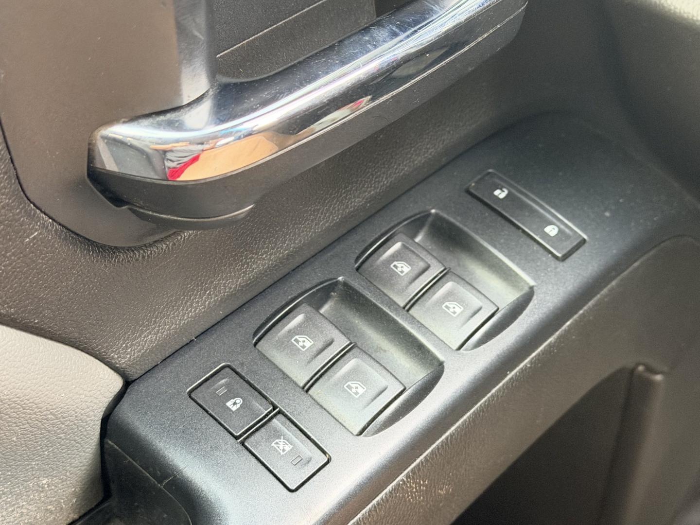 2018 Silver /GRAY Chevrolet Silverado 2500HD (1GB2CUEG0JZ) with an 6.0L V8 OHV 16V FFV engine, 6A transmission, located at 17760 Hwy 62, Morris, OK, 74445, (918) 733-4887, 35.609104, -95.877060 - 2018 CHEVY SILVERADO 2500 HD 2WD BI-FUEL SYSTEM THAT RUNS ON CNG OR GASOLINE WITH 6.0L V8 ENIGINE. IT FEATURES POWER LOCKS, POWER WINDOWS, MANUAL SEATS, VINLY INTERIOR, CRUSIE CONTROL, TRACTION CONTROL, BACKUP CAMERA, AM/FM RADIO, BLUETOOTH RADIO, NO BACK SEAT HAS OPEN TOOL BOX, (ADDITIONAL BACK SEA- Photo#10