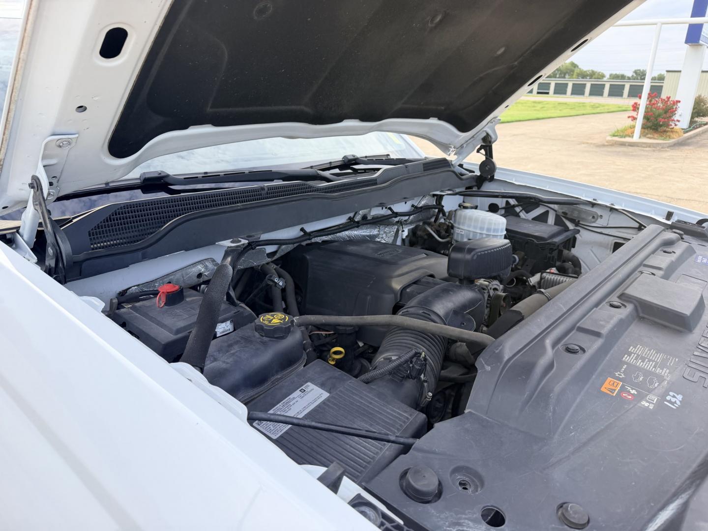2018 Silver /GRAY Chevrolet Silverado 2500HD (1GB2CUEG0JZ) with an 6.0L V8 OHV 16V FFV engine, 6A transmission, located at 17760 Hwy 62, Morris, OK, 74445, (918) 733-4887, 35.609104, -95.877060 - 2018 CHEVY SILVERADO 2500 HD 2WD BI-FUEL SYSTEM THAT RUNS ON CNG OR GASOLINE WITH 6.0L V8 ENIGINE. IT FEATURES POWER LOCKS, POWER WINDOWS, MANUAL SEATS, VINLY INTERIOR, CRUSIE CONTROL, TRACTION CONTROL, BACKUP CAMERA, AM/FM RADIO, BLUETOOTH RADIO, NO BACK SEAT HAS OPEN TOOL BOX, (ADDITIONAL BACK SEA- Photo#26