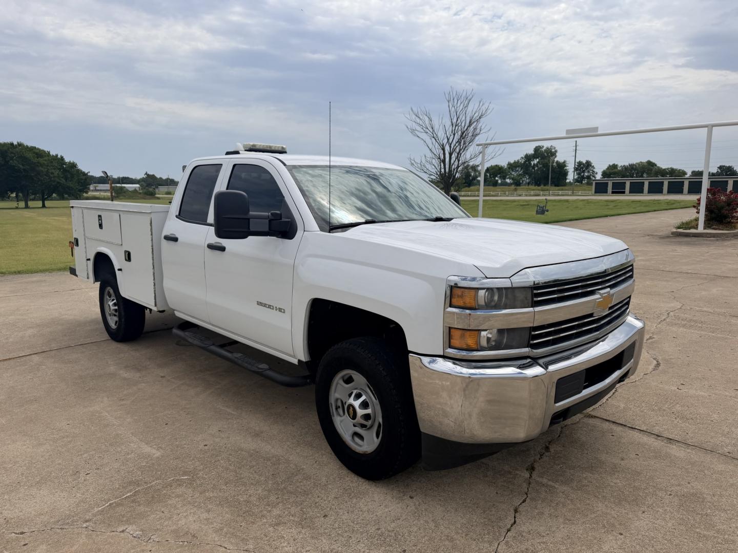 2015 White /Gray Chevrolet Silverado 2500HD (1GC2CUEG3FZ) with an 6.0L V8 OHV 16V FFV engine, 6A transmission, located at 17760 Hwy 62, Morris, OK, 74445, (918) 733-4887, 35.609104, -95.877060 - 2015 CHEVY SILVERADO 2500 HD 2WD BI-FUEL SYSTEM THAT RUNS ON CNG OR GASOLINE WITH 6.0L V8 ENIGINE. IT FEATURES POWER LOCKS, POWER WINDOWS, MANUAL SEATS, CLOTH INTERIOR, CRUSIE CONTROL, TRACTION CONTROL, AM/FM RADIO, NO BACK SEAT HAS OPEN TOOL BOX, (ADDITIONAL BACK SEAT INCLUDED), PIPE VISE, AND TOOL- Photo#2
