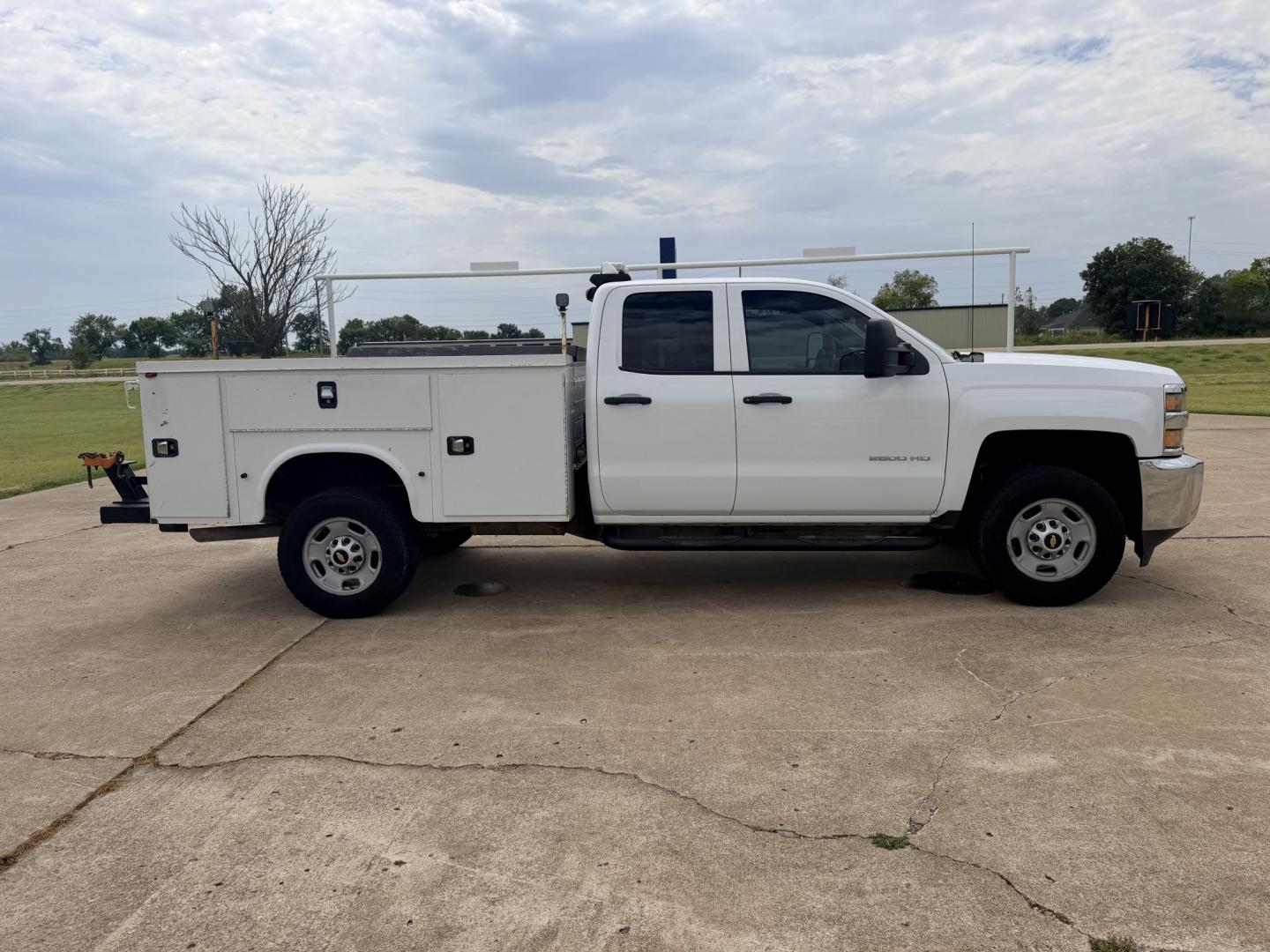 2015 White /Gray Chevrolet Silverado 2500HD (1GC2CUEG3FZ) with an 6.0L V8 OHV 16V FFV engine, 6A transmission, located at 17760 Hwy 62, Morris, OK, 74445, (918) 733-4887, 35.609104, -95.877060 - 2015 CHEVY SILVERADO 2500 HD 2WD BI-FUEL SYSTEM THAT RUNS ON CNG OR GASOLINE WITH 6.0L V8 ENIGINE. IT FEATURES POWER LOCKS, POWER WINDOWS, MANUAL SEATS, CLOTH INTERIOR, CRUSIE CONTROL, TRACTION CONTROL, AM/FM RADIO, NO BACK SEAT HAS OPEN TOOL BOX, (ADDITIONAL BACK SEAT INCLUDED), PIPE VISE, AND TOOL- Photo#3