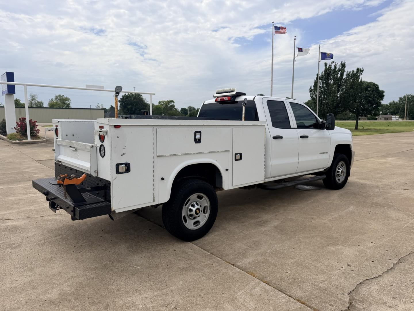 2015 White /Gray Chevrolet Silverado 2500HD (1GC2CUEG3FZ) with an 6.0L V8 OHV 16V FFV engine, 6A transmission, located at 17760 Hwy 62, Morris, OK, 74445, (918) 733-4887, 35.609104, -95.877060 - 2015 CHEVY SILVERADO 2500 HD 2WD BI-FUEL SYSTEM THAT RUNS ON CNG OR GASOLINE WITH 6.0L V8 ENIGINE. IT FEATURES POWER LOCKS, POWER WINDOWS, MANUAL SEATS, CLOTH INTERIOR, CRUSIE CONTROL, TRACTION CONTROL, AM/FM RADIO, NO BACK SEAT HAS OPEN TOOL BOX, (ADDITIONAL BACK SEAT INCLUDED), PIPE VISE, AND TOOL- Photo#4