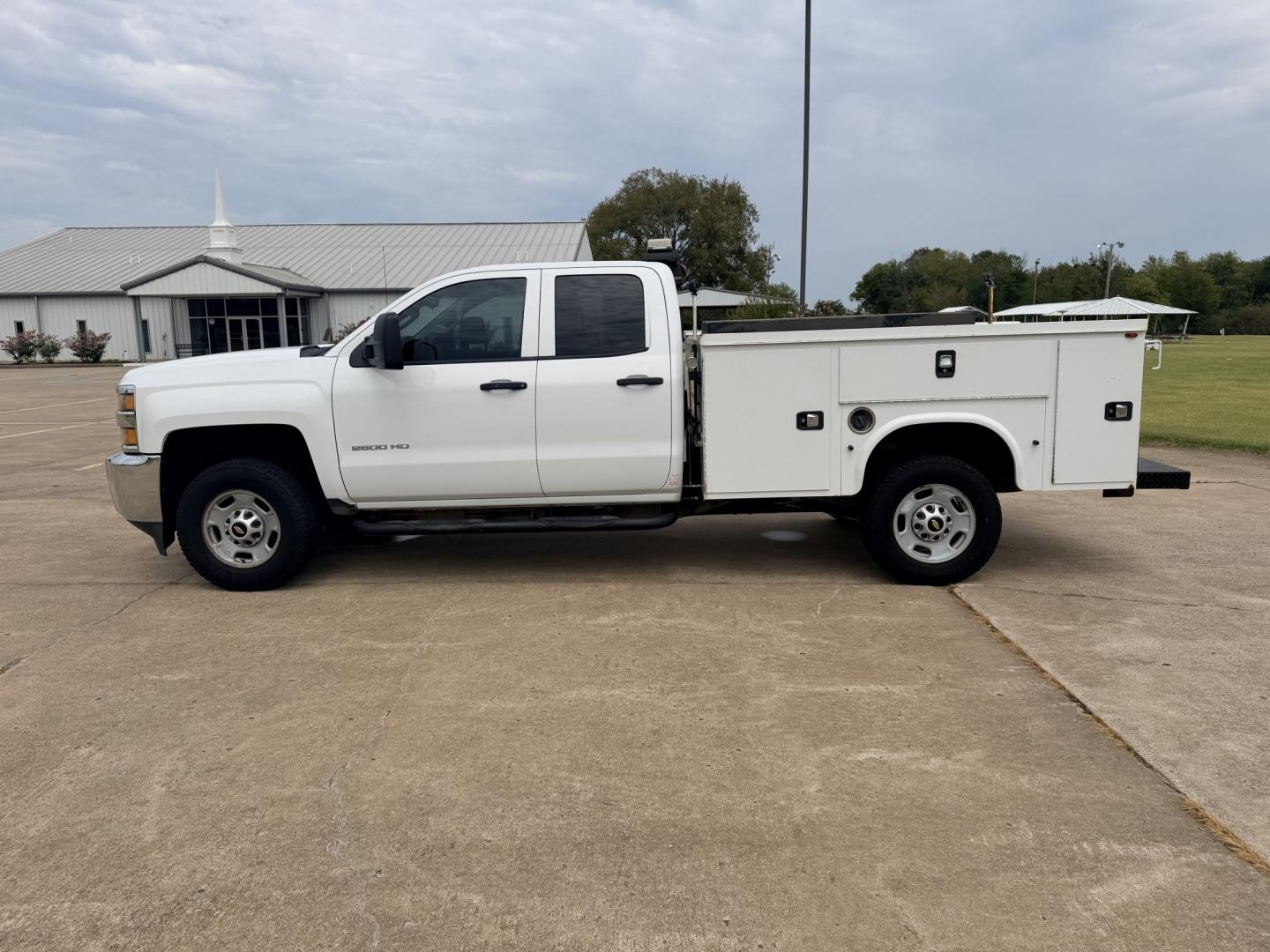 2015 White /Gray Chevrolet Silverado 2500HD (1GC2CUEG3FZ) with an 6.0L V8 OHV 16V FFV engine, 6A transmission, located at 17760 Hwy 62, Morris, OK, 74445, (918) 733-4887, 35.609104, -95.877060 - 2015 CHEVY SILVERADO 2500 HD 2WD BI-FUEL SYSTEM THAT RUNS ON CNG OR GASOLINE WITH 6.0L V8 ENIGINE. IT FEATURES POWER LOCKS, POWER WINDOWS, MANUAL SEATS, CLOTH INTERIOR, CRUSIE CONTROL, TRACTION CONTROL, AM/FM RADIO, NO BACK SEAT HAS OPEN TOOL BOX, (ADDITIONAL BACK SEAT INCLUDED), PIPE VISE, AND TOOL- Photo#7