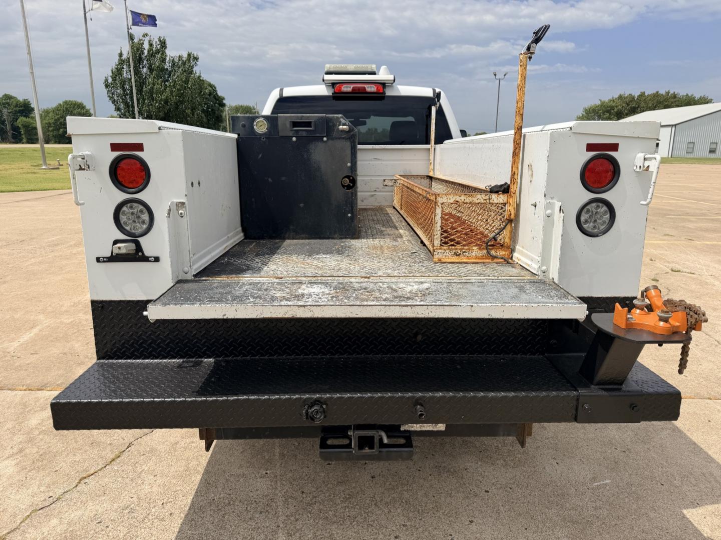 2015 White /Gray Chevrolet Silverado 2500HD (1GC2CUEG3FZ) with an 6.0L V8 OHV 16V FFV engine, 6A transmission, located at 17760 Hwy 62, Morris, OK, 74445, (918) 733-4887, 35.609104, -95.877060 - 2015 CHEVY SILVERADO 2500 HD 2WD BI-FUEL SYSTEM THAT RUNS ON CNG OR GASOLINE WITH 6.0L V8 ENIGINE. IT FEATURES POWER LOCKS, POWER WINDOWS, MANUAL SEATS, CLOTH INTERIOR, CRUSIE CONTROL, TRACTION CONTROL, AM/FM RADIO, NO BACK SEAT HAS OPEN TOOL BOX, (ADDITIONAL BACK SEAT INCLUDED), PIPE VISE, AND TOOL- Photo#12