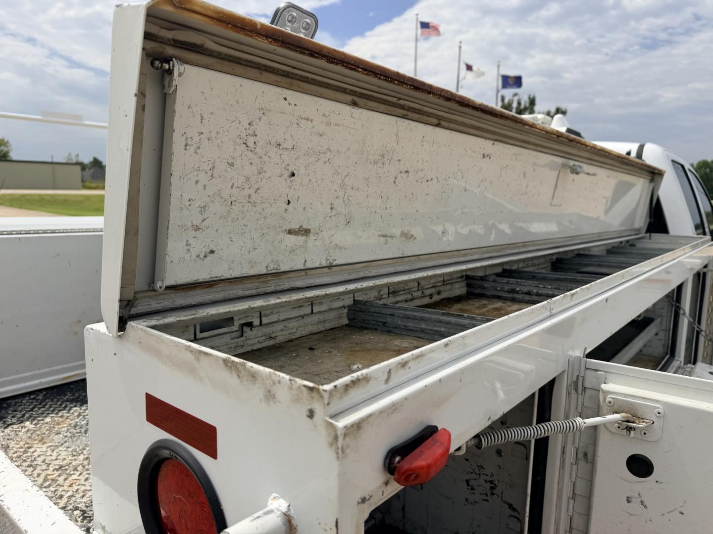 2015 White /Gray Chevrolet Silverado 2500HD (1GC2CUEG3FZ) with an 6.0L V8 OHV 16V FFV engine, 6A transmission, located at 17760 Hwy 62, Morris, OK, 74445, (918) 733-4887, 35.609104, -95.877060 - 2015 CHEVY SILVERADO 2500 HD 2WD BI-FUEL SYSTEM THAT RUNS ON CNG OR GASOLINE WITH 6.0L V8 ENIGINE. IT FEATURES POWER LOCKS, POWER WINDOWS, MANUAL SEATS, CLOTH INTERIOR, CRUSIE CONTROL, TRACTION CONTROL, AM/FM RADIO, NO BACK SEAT HAS OPEN TOOL BOX, (ADDITIONAL BACK SEAT INCLUDED), PIPE VISE, AND TOOL- Photo#16