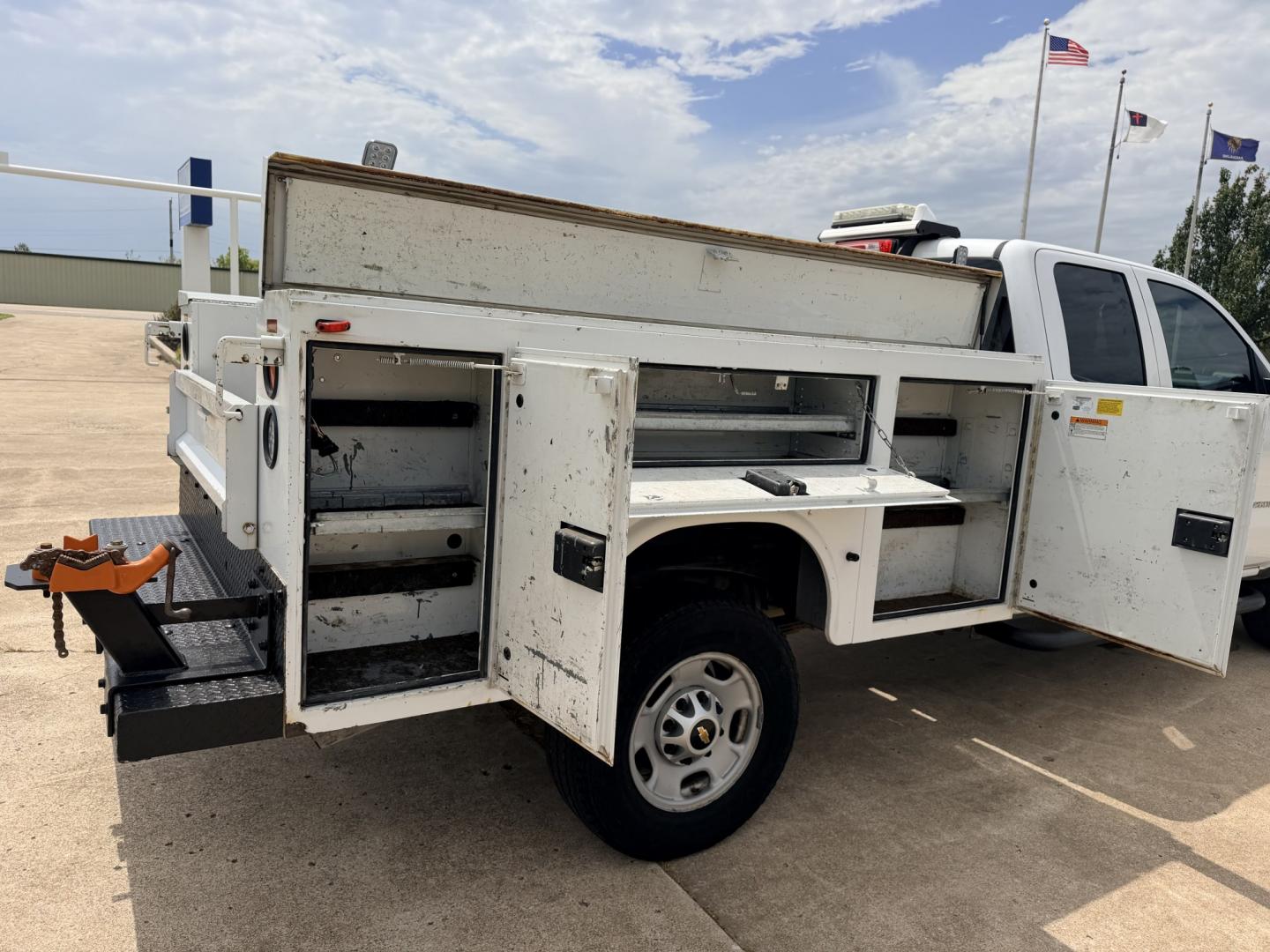 2015 White /Gray Chevrolet Silverado 2500HD (1GC2CUEG3FZ) with an 6.0L V8 OHV 16V FFV engine, 6A transmission, located at 17760 Hwy 62, Morris, OK, 74445, (918) 733-4887, 35.609104, -95.877060 - 2015 CHEVY SILVERADO 2500 HD 2WD BI-FUEL SYSTEM THAT RUNS ON CNG OR GASOLINE WITH 6.0L V8 ENIGINE. IT FEATURES POWER LOCKS, POWER WINDOWS, MANUAL SEATS, CLOTH INTERIOR, CRUSIE CONTROL, TRACTION CONTROL, AM/FM RADIO, NO BACK SEAT HAS OPEN TOOL BOX, (ADDITIONAL BACK SEAT INCLUDED), PIPE VISE, AND TOOL- Photo#15