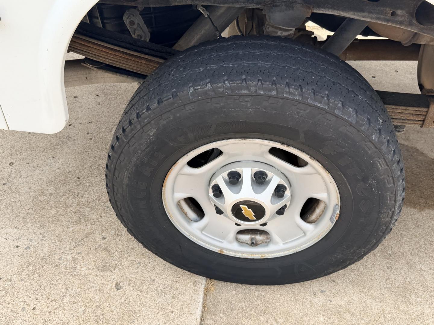 2015 White /Gray Chevrolet Silverado 2500HD (1GC2CUEG3FZ) with an 6.0L V8 OHV 16V FFV engine, 6A transmission, located at 17760 Hwy 62, Morris, OK, 74445, (918) 733-4887, 35.609104, -95.877060 - 2015 CHEVY SILVERADO 2500 HD 2WD BI-FUEL SYSTEM THAT RUNS ON CNG OR GASOLINE WITH 6.0L V8 ENIGINE. IT FEATURES POWER LOCKS, POWER WINDOWS, MANUAL SEATS, CLOTH INTERIOR, CRUSIE CONTROL, TRACTION CONTROL, AM/FM RADIO, NO BACK SEAT HAS OPEN TOOL BOX, (ADDITIONAL BACK SEAT INCLUDED), PIPE VISE, AND TOOL- Photo#23
