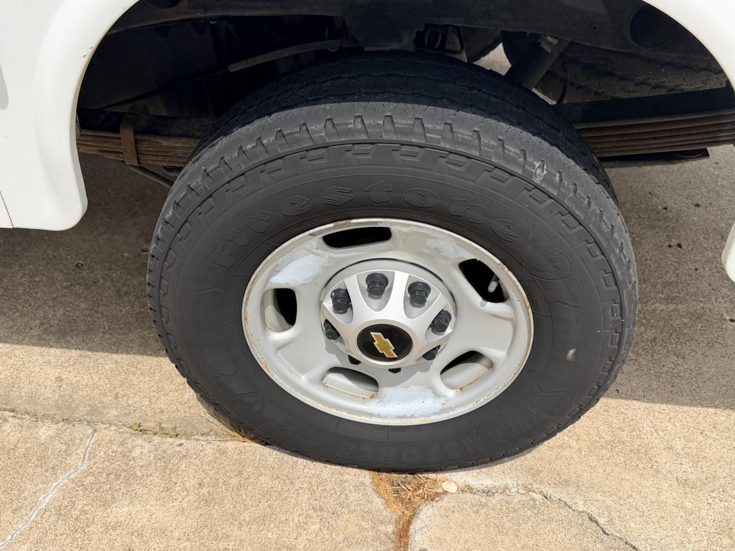 2015 White /Gray Chevrolet Silverado 2500HD (1GC2CUEG3FZ) with an 6.0L V8 OHV 16V FFV engine, 6A transmission, located at 17760 Hwy 62, Morris, OK, 74445, (918) 733-4887, 35.609104, -95.877060 - 2015 CHEVY SILVERADO 2500 HD 2WD BI-FUEL SYSTEM THAT RUNS ON CNG OR GASOLINE WITH 6.0L V8 ENIGINE. IT FEATURES POWER LOCKS, POWER WINDOWS, MANUAL SEATS, CLOTH INTERIOR, CRUSIE CONTROL, TRACTION CONTROL, AM/FM RADIO, NO BACK SEAT HAS OPEN TOOL BOX, (ADDITIONAL BACK SEAT INCLUDED), PIPE VISE, AND TOOL- Photo#24