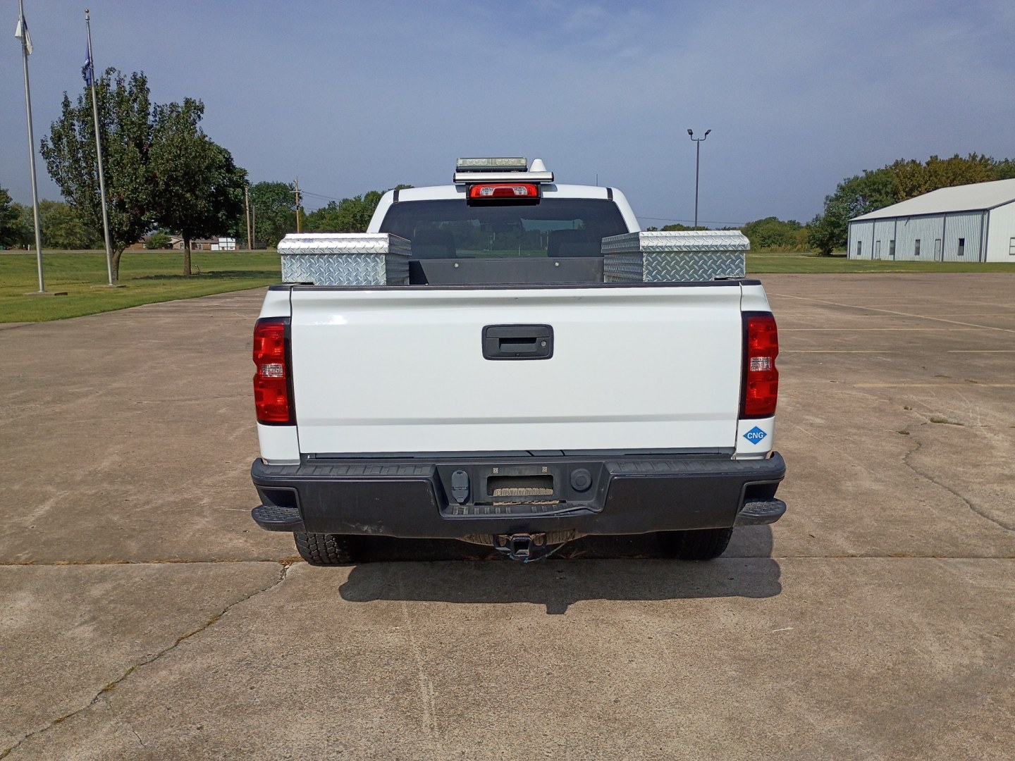2017 White /Gray Chevrolet Silverado 1500 Work Truck Double Cab 4WD (1GCVKNEC8HZ) with an 5.3L V8 OHV 16V engine, 6A transmission, located at 17760 Hwy 62, Morris, OK, 74445, (918) 733-4887, 35.609104, -95.877060 - 2017 CHEVY SILVERADO 1500 4WD ***CLEAN TITLE*** BI-FUEL SYSTEM RUNS ON CNG OR GASOLINE WITH THE 5.3L V8 ENGINE. IT FEATURES MANUAL SEATS, VINLY INTERIOR, POWER LOCKS, POWER WINDOWS, AM/FM RADIO, BACKUP CAMERA, CRUSIE CONTROL, TRACTION CONTROL, WEATHER GUARD SIDE TOOL BOXES, AND SAFETY LIGHT. ONLY 15- Photo#6