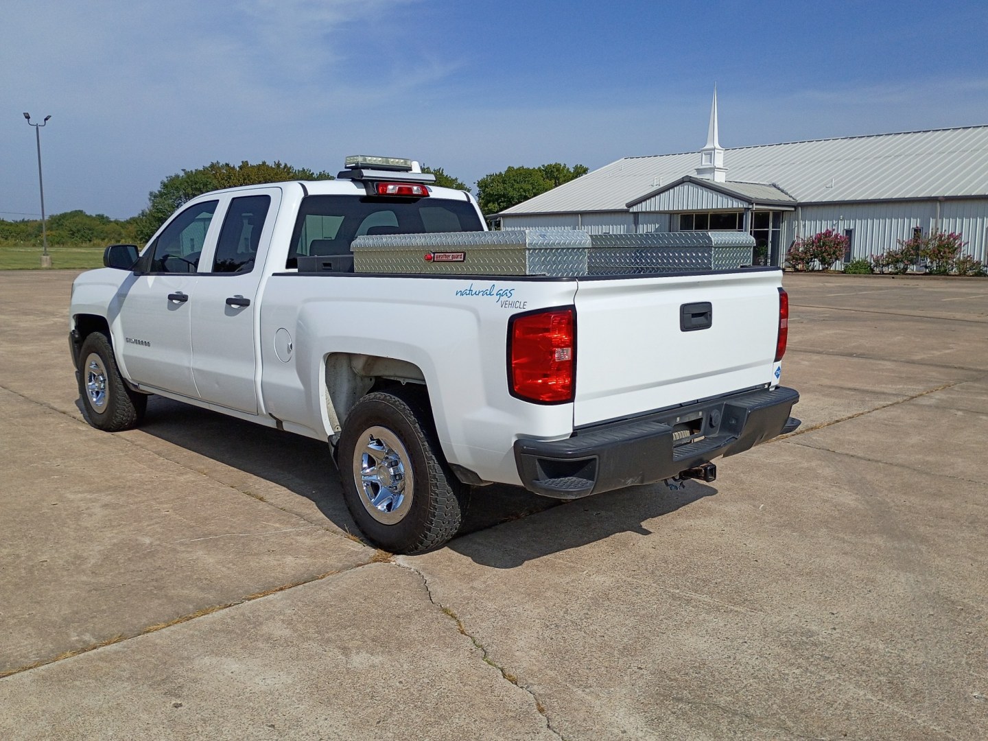 2017 White /Gray Chevrolet Silverado 1500 Work Truck Double Cab 4WD (1GCVKNEC8HZ) with an 5.3L V8 OHV 16V engine, 6A transmission, located at 17760 Hwy 62, Morris, OK, 74445, (918) 733-4887, 35.609104, -95.877060 - 2017 CHEVY SILVERADO 1500 4WD ***CLEAN TITLE*** BI-FUEL SYSTEM RUNS ON CNG OR GASOLINE WITH THE 5.3L V8 ENGINE. IT FEATURES MANUAL SEATS, VINLY INTERIOR, POWER LOCKS, POWER WINDOWS, AM/FM RADIO, BACKUP CAMERA, CRUSIE CONTROL, TRACTION CONTROL, WEATHER GUARD SIDE TOOL BOXES, AND SAFETY LIGHT. ONLY 15- Photo#7