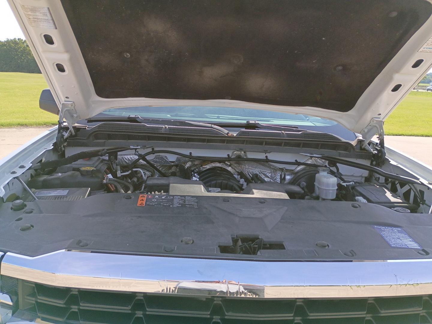 2017 White /Gray Chevrolet Silverado 1500 Work Truck Double Cab 4WD (1GCVKNEC8HZ) with an 5.3L V8 OHV 16V engine, 6A transmission, located at 17760 Hwy 62, Morris, OK, 74445, (918) 733-4887, 35.609104, -95.877060 - 2017 CHEVY SILVERADO 1500 4WD ***CLEAN TITLE*** BI-FUEL SYSTEM RUNS ON CNG OR GASOLINE WITH THE 5.3L V8 ENGINE. IT FEATURES MANUAL SEATS, VINLY INTERIOR, POWER LOCKS, POWER WINDOWS, AM/FM RADIO, BACKUP CAMERA, CRUSIE CONTROL, TRACTION CONTROL, WEATHER GUARD SIDE TOOL BOXES, AND SAFETY LIGHT. ONLY 15- Photo#24