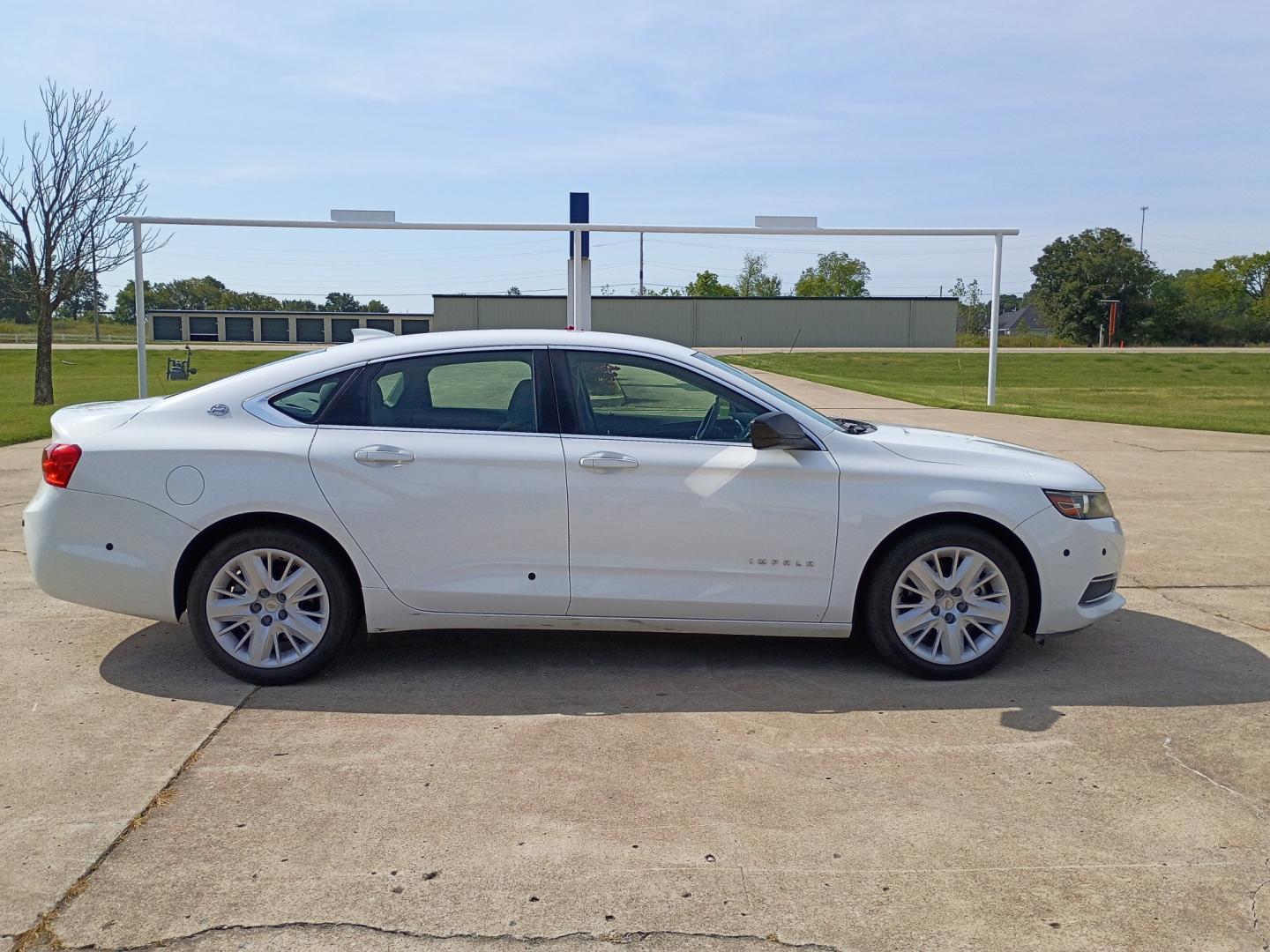 2016 White /GRAY Chevrolet Impala CNG 2FL (2G11Y5SN8G9) with an 3.6L V6 DOHC 24V CNG engine, 6A transmission, located at 17760 Hwy 62, Morris, OK, 74445, (918) 733-4887, 35.609104, -95.877060 - 2016 CHEVY IMPALA WITH 3.6L V6 ENGINE. IT FEATURES KEYLESS ENTRY, CLOTH INTERIOR, POWER SEATS, POWER LOCKS, POWER WINDOWS, POWER MIRRORS, AUXILILARY PORT, CRUISE CONTROL, AND TRACTION CONTROL. ONLY 78,485 MILES AND FIRESTONE 225/60R16 TIRES. $13,900 CALL RUSS, JONA OR HARLEY 918-733-4887 **********- Photo#4