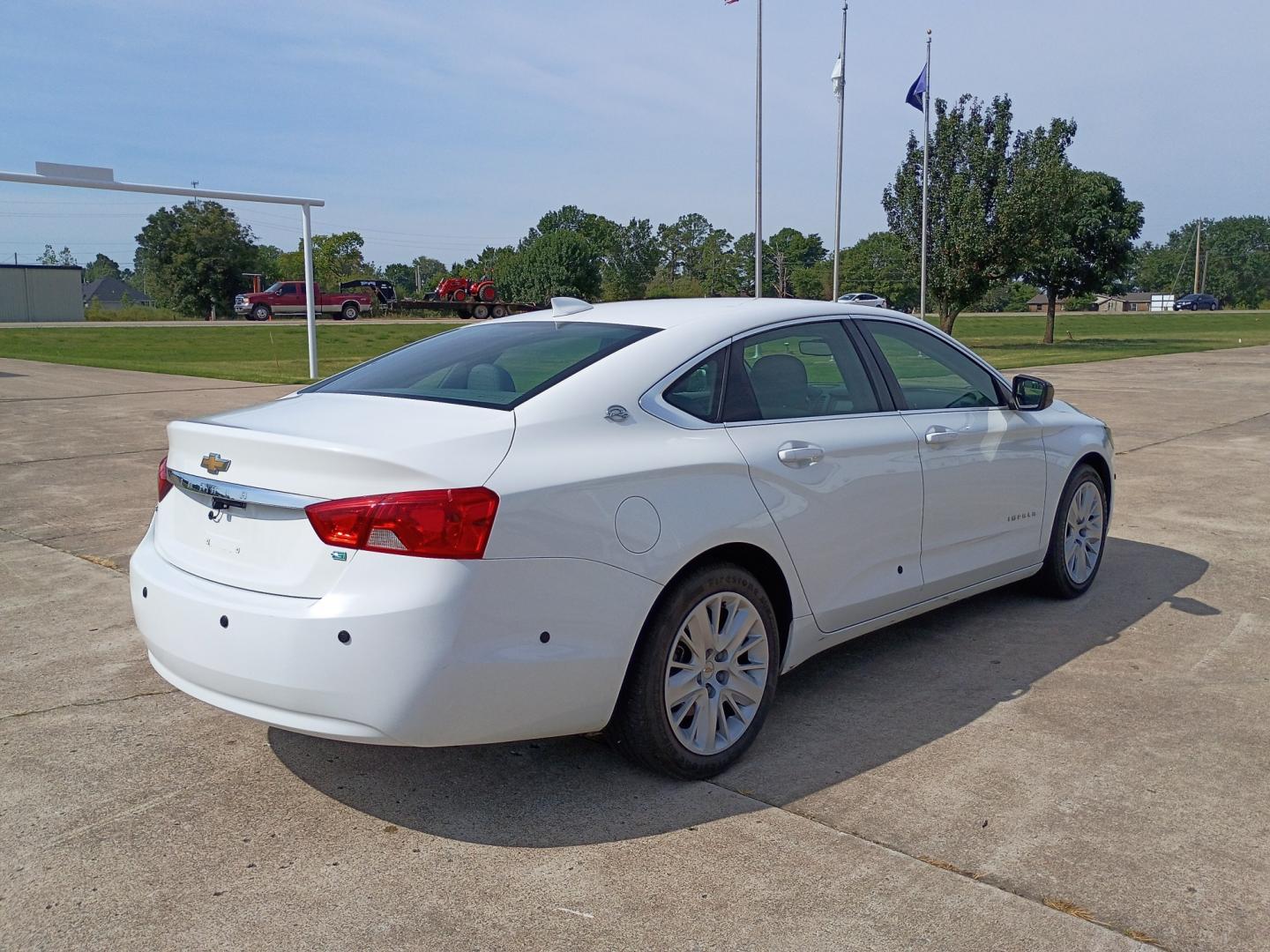 2016 White /GRAY Chevrolet Impala CNG 2FL (2G11Y5SN8G9) with an 3.6L V6 DOHC 24V CNG engine, 6A transmission, located at 17760 Hwy 62, Morris, OK, 74445, (918) 733-4887, 35.609104, -95.877060 - 2016 CHEVY IMPALA WITH 3.6L V6 ENGINE. IT FEATURES KEYLESS ENTRY, CLOTH INTERIOR, POWER SEATS, POWER LOCKS, POWER WINDOWS, POWER MIRRORS, AUXILILARY PORT, CRUISE CONTROL, AND TRACTION CONTROL. ONLY 78,485 MILES AND FIRESTONE 225/60R16 TIRES. $13,900 CALL RUSS, JONA OR HARLEY 918-733-4887 **********- Photo#5