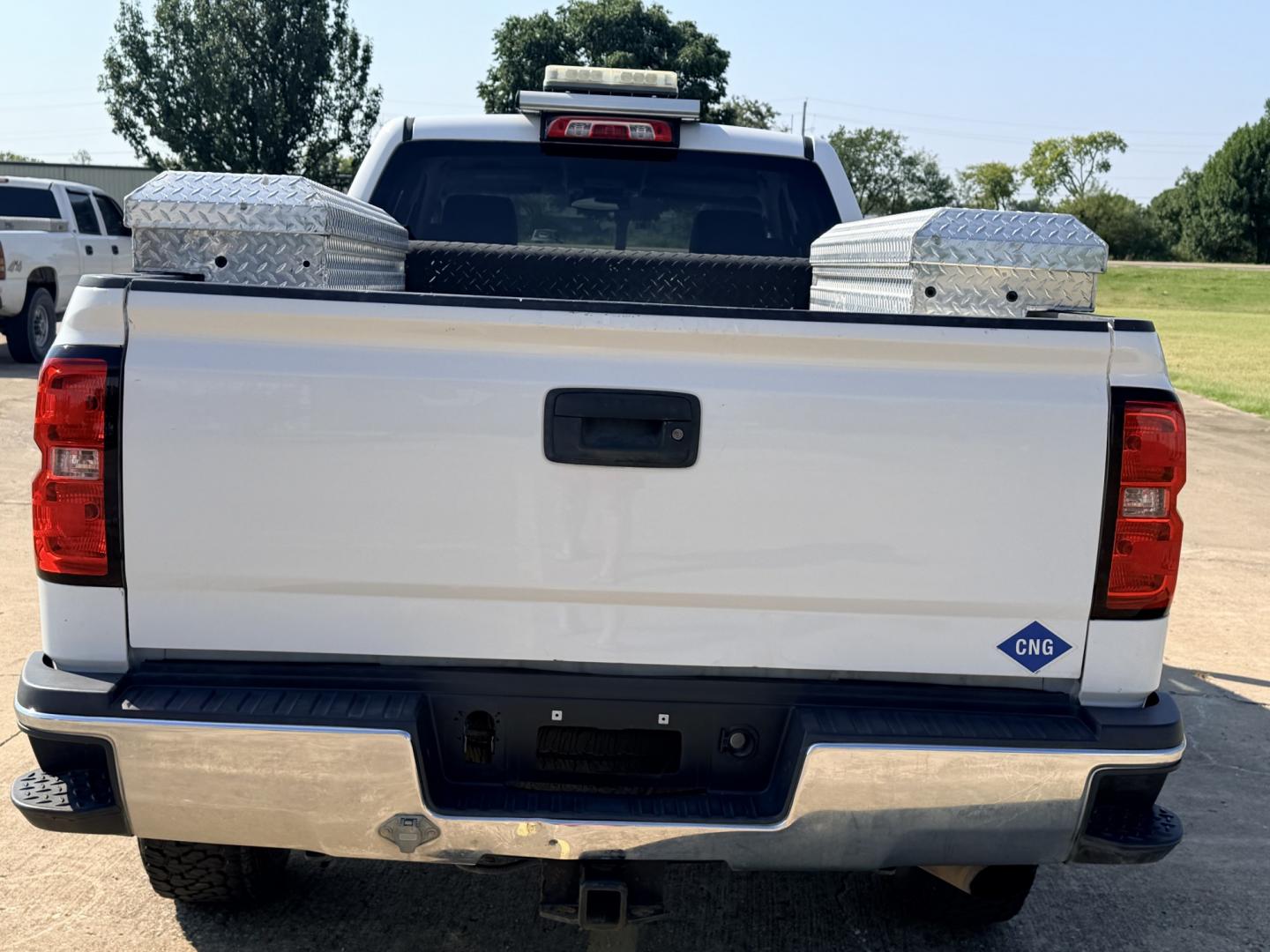 2015 White /GRAY Chevrolet Silverado 2500HD Work Truck Double Cab 2WD (1GC2CUEB9FZ) with an 6.0L V8 OHV 16V CNG engine, 6A transmission, located at 17760 Hwy 62, Morris, OK, 74445, (918) 733-4887, 35.609104, -95.877060 - 2015 CHEVY SILVERADO 2500HD 2WD BI-FUEL SYSTEM RUNS ON CNG OR GASOLINE WITH THE 6.0L V8 ENGINE. IT FEATURES MANUAL SEATS, CLOTH INTERIOR, POWER LOCKS, POWER WINDOWS, AM/FM RADIO, CRUSIE CONTROL, TRACTION CONTROL, SAFETY LIGHT, AND JOBOX TOOL BOXES. ONLY 173,389 MILES WITH 265/70R17 TIRES. THIS IS A- Photo#6