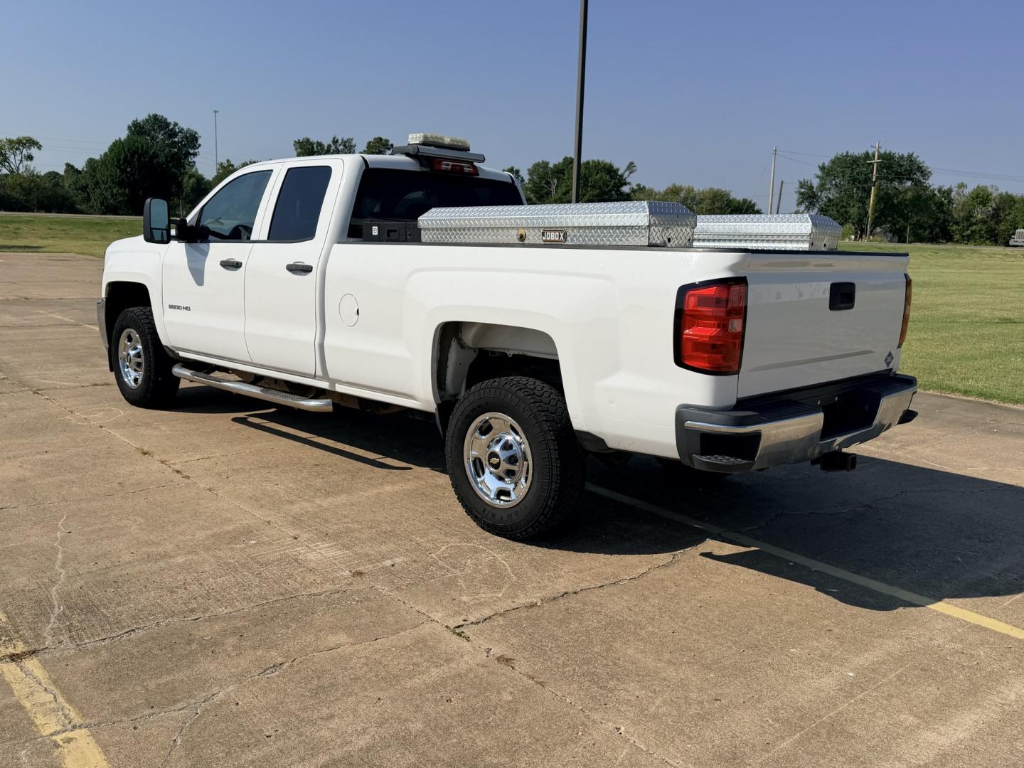 2015 White /GRAY Chevrolet Silverado 2500HD Work Truck Double Cab 2WD (1GC2CUEB9FZ) with an 6.0L V8 OHV 16V CNG engine, 6A transmission, located at 17760 Hwy 62, Morris, OK, 74445, (918) 733-4887, 35.609104, -95.877060 - 2015 CHEVY SILVERADO 2500HD 2WD BI-FUEL SYSTEM RUNS ON CNG OR GASOLINE WITH THE 6.0L V8 ENGINE. IT FEATURES MANUAL SEATS, CLOTH INTERIOR, POWER LOCKS, POWER WINDOWS, AM/FM RADIO, CRUSIE CONTROL, TRACTION CONTROL, SAFETY LIGHT, AND JOBOX TOOL BOXES. ONLY 173,389 MILES WITH 265/70R17 TIRES. THIS IS A- Photo#7