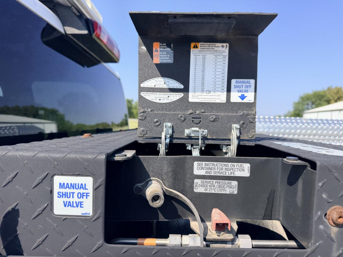 2015 White /GRAY Chevrolet Silverado 2500HD Work Truck Double Cab 2WD (1GC2CUEB9FZ) with an 6.0L V8 OHV 16V CNG engine, 6A transmission, located at 17760 Hwy 62, Morris, OK, 74445, (918) 733-4887, 35.609104, -95.877060 - 2015 CHEVY SILVERADO 2500HD 2WD BI-FUEL SYSTEM RUNS ON CNG OR GASOLINE WITH THE 6.0L V8 ENGINE. IT FEATURES MANUAL SEATS, CLOTH INTERIOR, POWER LOCKS, POWER WINDOWS, AM/FM RADIO, CRUSIE CONTROL, TRACTION CONTROL, SAFETY LIGHT, AND JOBOX TOOL BOXES. ONLY 173,389 MILES WITH 265/70R17 TIRES. THIS IS A- Photo#17