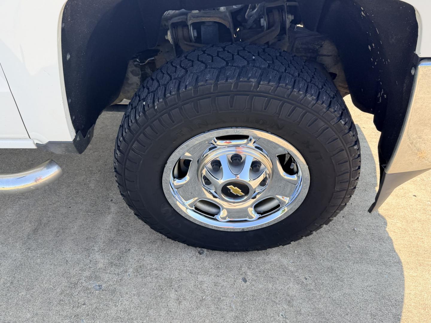 2015 White /GRAY Chevrolet Silverado 2500HD Work Truck Double Cab 2WD (1GC2CUEB9FZ) with an 6.0L V8 OHV 16V CNG engine, 6A transmission, located at 17760 Hwy 62, Morris, OK, 74445, (918) 733-4887, 35.609104, -95.877060 - 2015 CHEVY SILVERADO 2500HD 2WD BI-FUEL SYSTEM RUNS ON CNG OR GASOLINE WITH THE 6.0L V8 ENGINE. IT FEATURES MANUAL SEATS, CLOTH INTERIOR, POWER LOCKS, POWER WINDOWS, AM/FM RADIO, CRUSIE CONTROL, TRACTION CONTROL, SAFETY LIGHT, AND JOBOX TOOL BOXES. ONLY 173,389 MILES WITH 265/70R17 TIRES. THIS IS A- Photo#25
