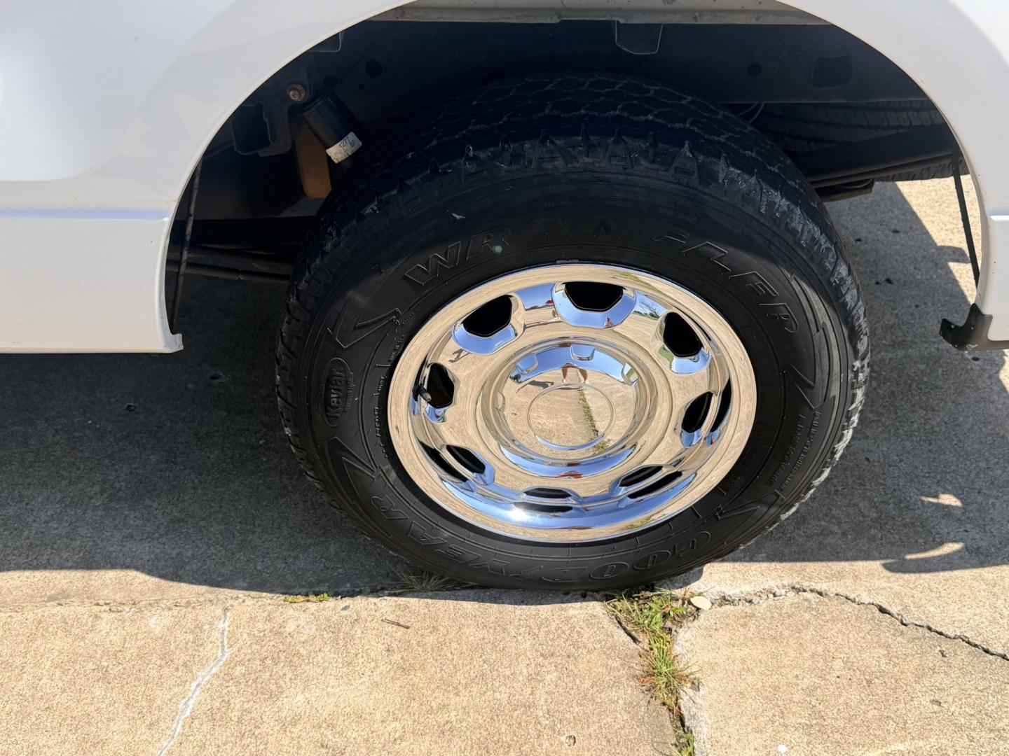 2014 White /GRAY Ford F-150 XL (1FTEX1CM6EK) with an 3.7L V6 DOHC 24V engine, 6A transmission, located at 17760 Hwy 62, Morris, OK, 74445, (918) 733-4887, 35.609104, -95.877060 - 2014 FORD F-150 2WD 3.7L V6 BI-FUEL SYSTEM RUNS ON CNG OR GASOLINE. FEATURES KEYLESS REMOTE ENTRY, POWER LOCKS, POWER WINDOWS, MANUAL SEATS, CLOTH INTERIOR, AM/FM STEREO, SIRIUS XM STEREO, CD PLAYER, AUXILLARY PORT, CRUISE CONTROL, TRACTION CONTROL, AND MULTI-FUNCTIONING STEERING WHEEL CONTROLS, AND- Photo#28