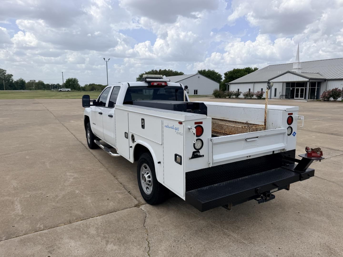 2016 White /Gray Chevrolet Silverado 2500HD Work Truck Double Cab 2WD (1GC2CUEG6GZ) with an 6.0L V8 OHV 16V FFV engine, 6A transmission, located at 17760 Hwy 62, Morris, OK, 74445, (918) 733-4887, 35.609104, -95.877060 - 2016 CHEVY SILVERADO 2500 HD 2WD BI-FUEL SYSTEM THAT RUNS ON CNG OR GASOLINE WITH 6.0L V8 ENIGINE. IT FEATURES POWER LOCKS, POWER WINDOWS, MANUAL SEATS, CLOTH INTERIOR, CRUSIE CONTROL, TRACTION CONTROL, BACKUP CAMERA, AM/FM RADIO, NO BACK SEAT HAS OPEN TOOL BOX, PIPE VISE, AND TOOL BED. ONLY 173,105- Photo#7