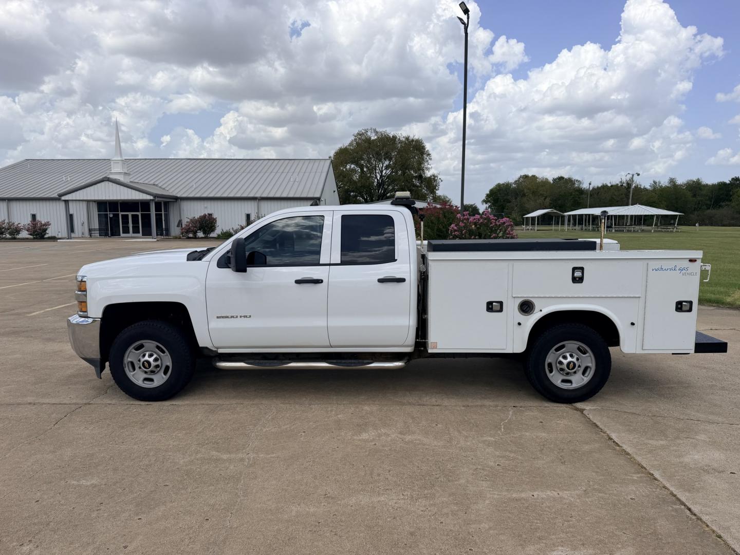 2016 White /Gray Chevrolet Silverado 2500HD Work Truck Double Cab 2WD (1GC2CUEG6GZ) with an 6.0L V8 OHV 16V FFV engine, 6A transmission, located at 17760 Hwy 62, Morris, OK, 74445, (918) 733-4887, 35.609104, -95.877060 - 2016 CHEVY SILVERADO 2500 HD 2WD BI-FUEL SYSTEM THAT RUNS ON CNG OR GASOLINE WITH 6.0L V8 ENIGINE. IT FEATURES POWER LOCKS, POWER WINDOWS, MANUAL SEATS, CLOTH INTERIOR, CRUSIE CONTROL, TRACTION CONTROL, BACKUP CAMERA, AM/FM RADIO, NO BACK SEAT HAS OPEN TOOL BOX, PIPE VISE, AND TOOL BED. ONLY 173,105- Photo#8
