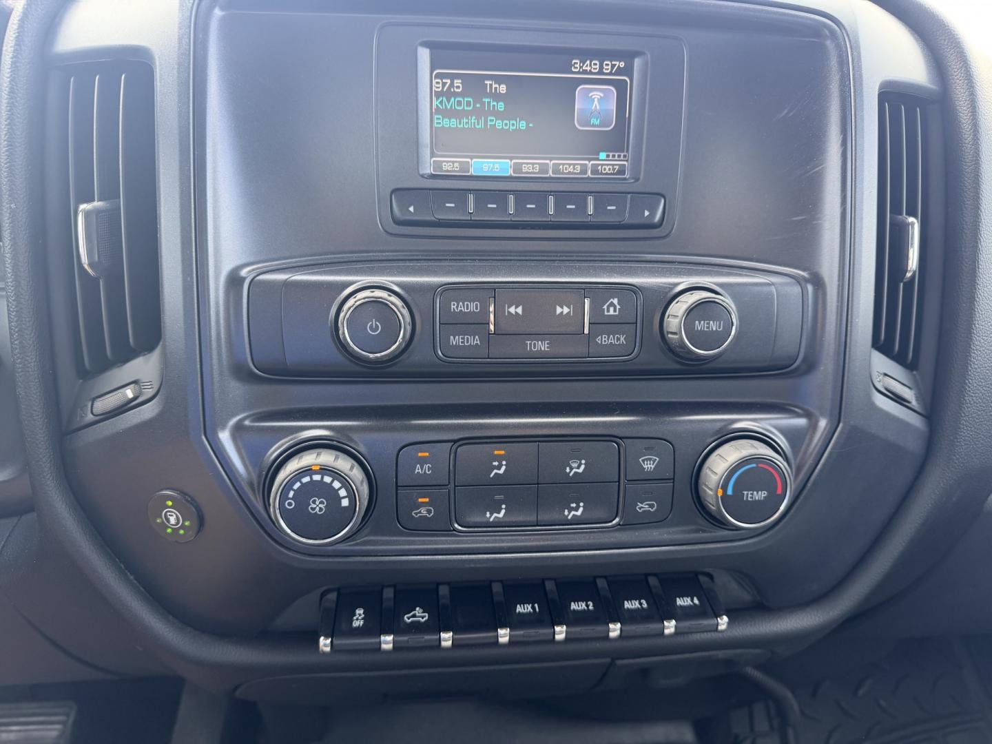 2016 White /Gray Chevrolet Silverado 2500HD Work Truck Double Cab 2WD (1GC2CUEG6GZ) with an 6.0L V8 OHV 16V FFV engine, 6A transmission, located at 17760 Hwy 62, Morris, OK, 74445, (918) 733-4887, 35.609104, -95.877060 - 2016 CHEVY SILVERADO 2500 HD 2WD BI-FUEL SYSTEM THAT RUNS ON CNG OR GASOLINE WITH 6.0L V8 ENIGINE. IT FEATURES POWER LOCKS, POWER WINDOWS, MANUAL SEATS, CLOTH INTERIOR, CRUSIE CONTROL, TRACTION CONTROL, BACKUP CAMERA, AM/FM RADIO, NO BACK SEAT HAS OPEN TOOL BOX, PIPE VISE, AND TOOL BED. ONLY 173,105- Photo#11