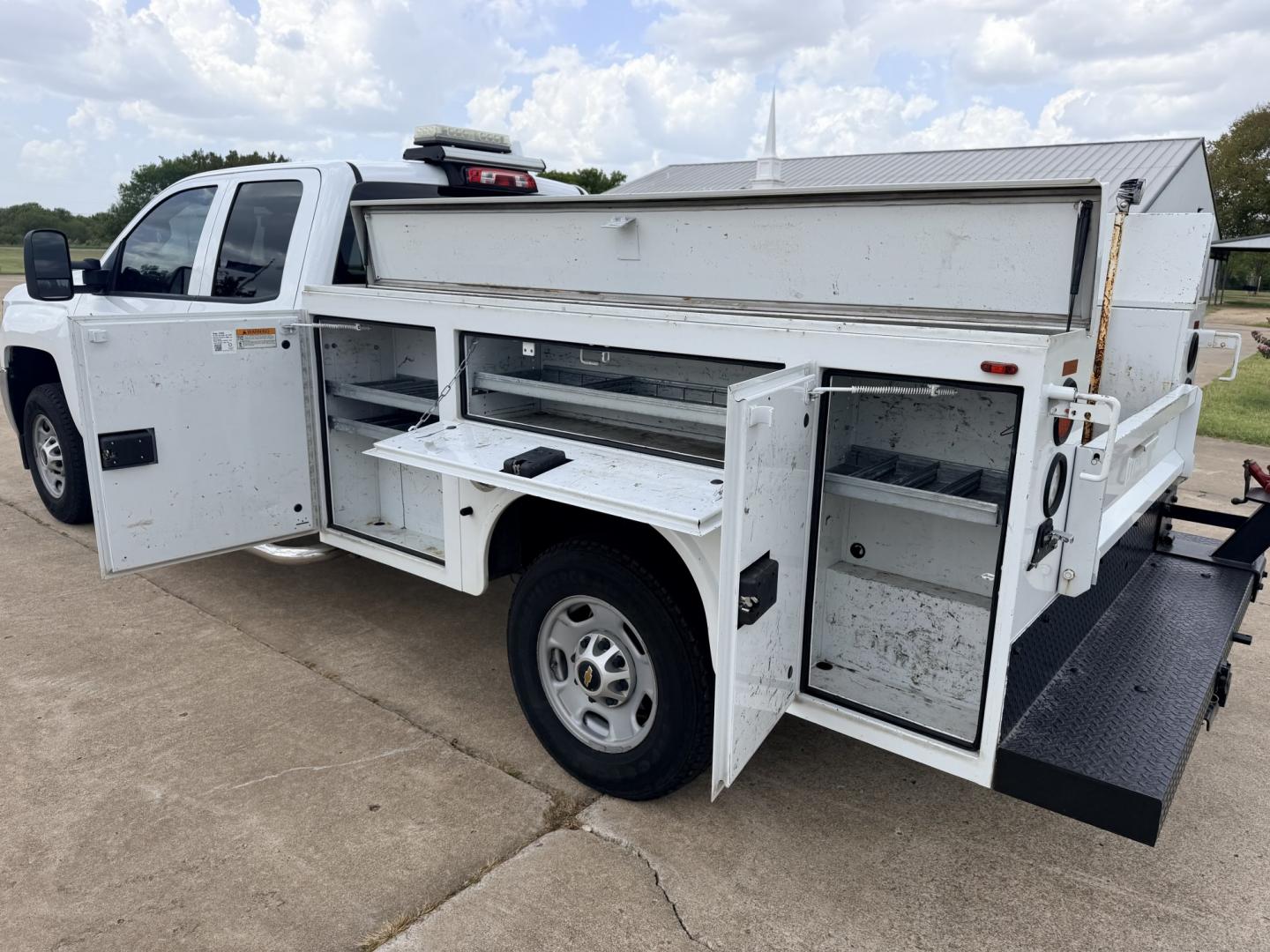 2016 White /Gray Chevrolet Silverado 2500HD Work Truck Double Cab 2WD (1GC2CUEG6GZ) with an 6.0L V8 OHV 16V FFV engine, 6A transmission, located at 17760 Hwy 62, Morris, OK, 74445, (918) 733-4887, 35.609104, -95.877060 - 2016 CHEVY SILVERADO 2500 HD 2WD BI-FUEL SYSTEM THAT RUNS ON CNG OR GASOLINE WITH 6.0L V8 ENIGINE. IT FEATURES POWER LOCKS, POWER WINDOWS, MANUAL SEATS, CLOTH INTERIOR, CRUSIE CONTROL, TRACTION CONTROL, BACKUP CAMERA, AM/FM RADIO, NO BACK SEAT HAS OPEN TOOL BOX, PIPE VISE, AND TOOL BED. ONLY 173,105- Photo#18
