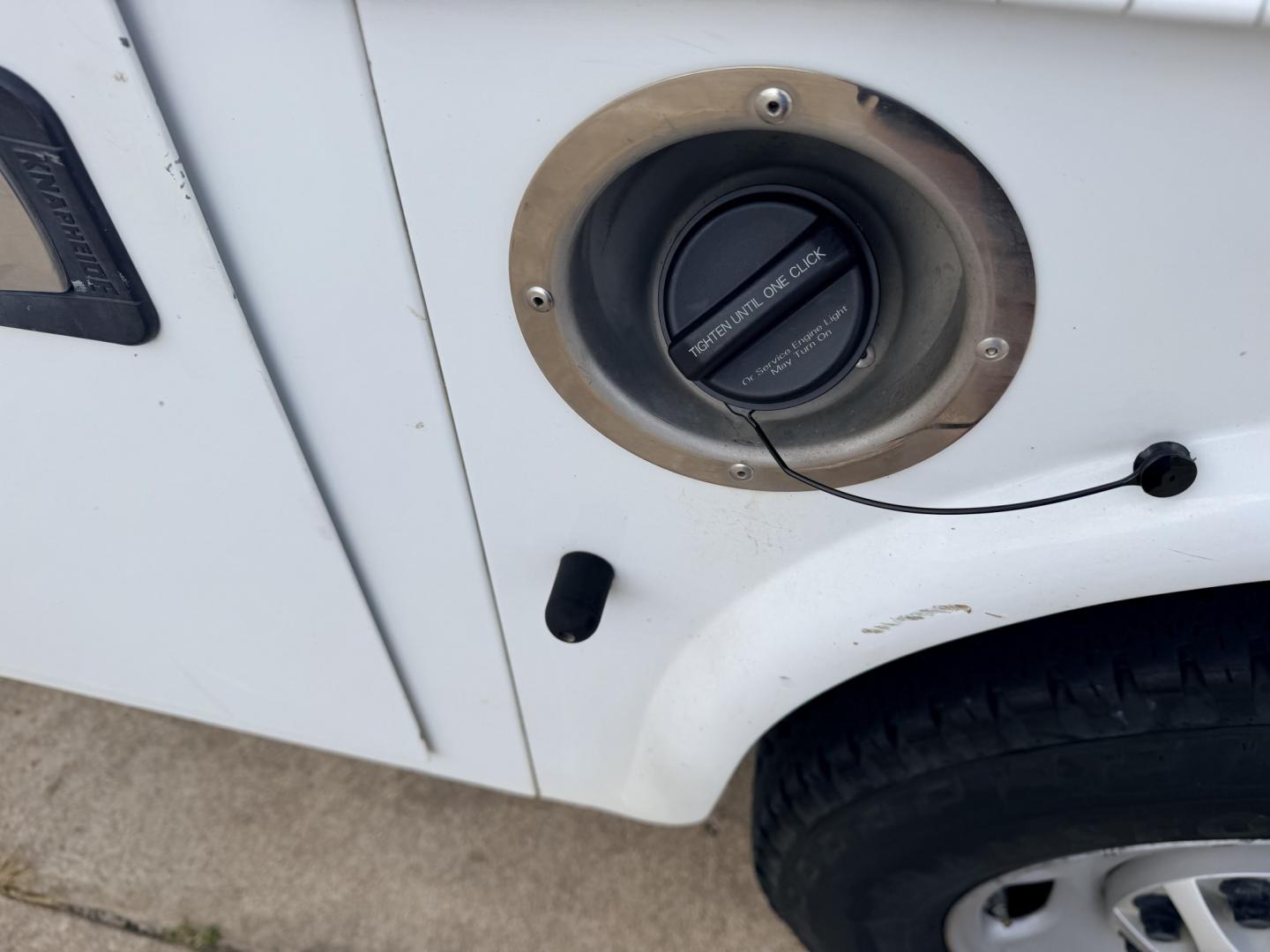 2016 White /Gray Chevrolet Silverado 2500HD Work Truck Double Cab 2WD (1GC2CUEG6GZ) with an 6.0L V8 OHV 16V FFV engine, 6A transmission, located at 17760 Hwy 62, Morris, OK, 74445, (918) 733-4887, 35.609104, -95.877060 - 2016 CHEVY SILVERADO 2500 HD 2WD BI-FUEL SYSTEM THAT RUNS ON CNG OR GASOLINE WITH 6.0L V8 ENIGINE. IT FEATURES POWER LOCKS, POWER WINDOWS, MANUAL SEATS, CLOTH INTERIOR, CRUSIE CONTROL, TRACTION CONTROL, BACKUP CAMERA, AM/FM RADIO, NO BACK SEAT HAS OPEN TOOL BOX, PIPE VISE, AND TOOL BED. ONLY 173,105- Photo#22