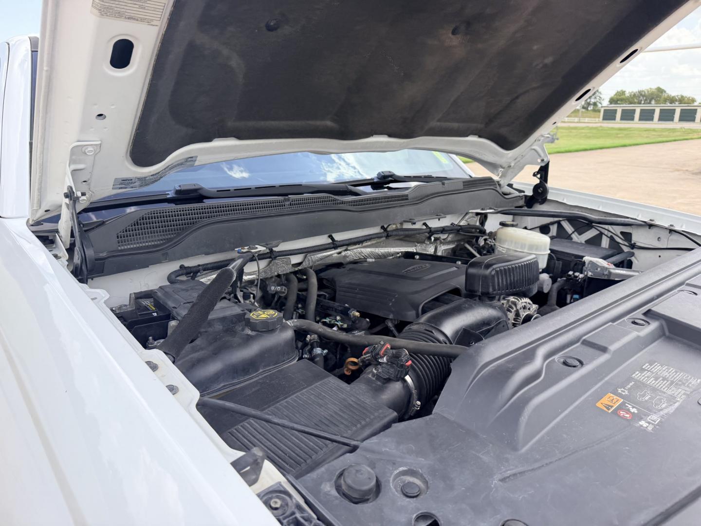 2016 White /Gray Chevrolet Silverado 2500HD Work Truck Double Cab 2WD (1GC2CUEG6GZ) with an 6.0L V8 OHV 16V FFV engine, 6A transmission, located at 17760 Hwy 62, Morris, OK, 74445, (918) 733-4887, 35.609104, -95.877060 - 2016 CHEVY SILVERADO 2500 HD 2WD BI-FUEL SYSTEM THAT RUNS ON CNG OR GASOLINE WITH 6.0L V8 ENIGINE. IT FEATURES POWER LOCKS, POWER WINDOWS, MANUAL SEATS, CLOTH INTERIOR, CRUSIE CONTROL, TRACTION CONTROL, BACKUP CAMERA, AM/FM RADIO, NO BACK SEAT HAS OPEN TOOL BOX, PIPE VISE, AND TOOL BED. ONLY 173,105- Photo#26
