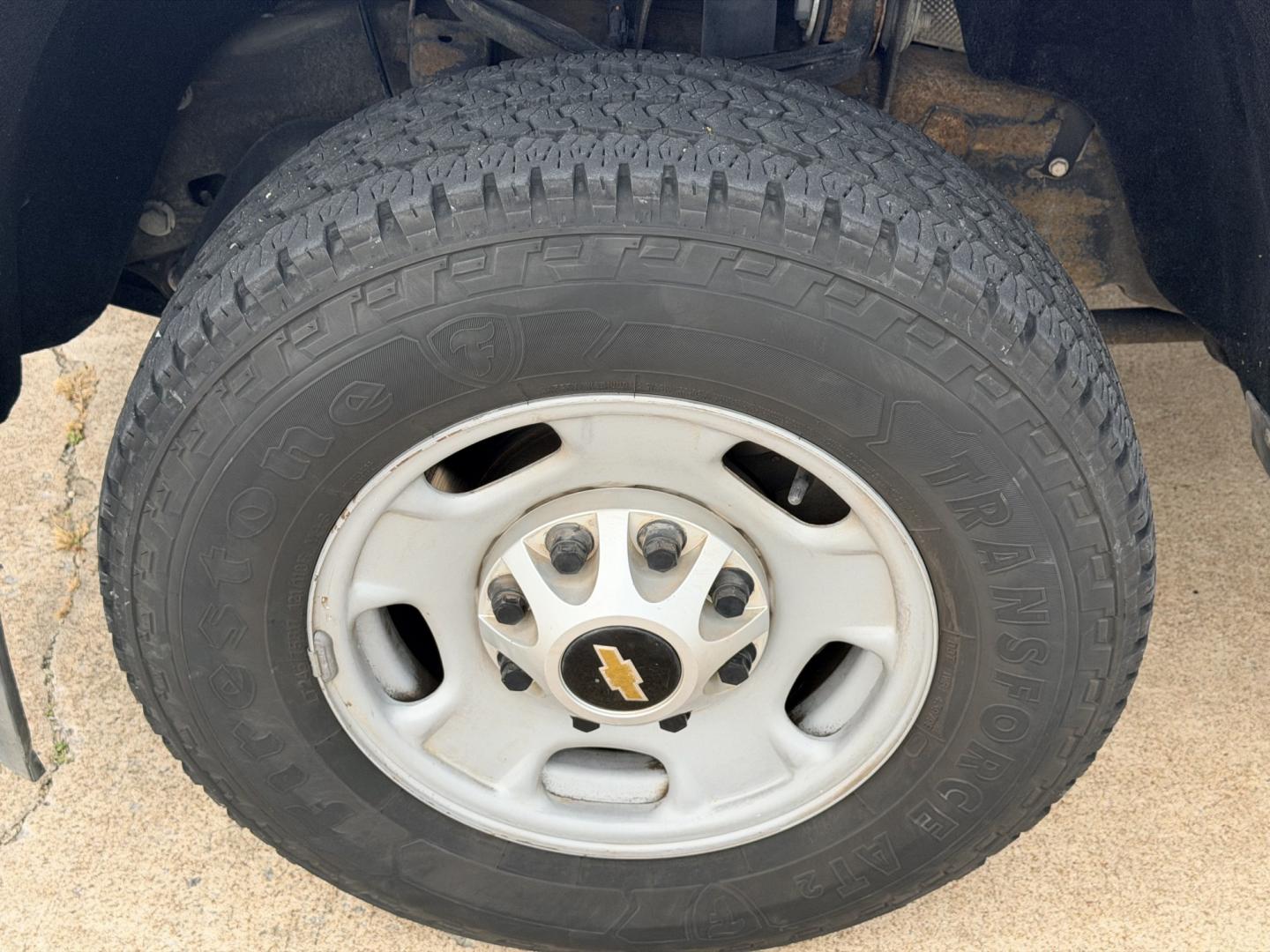 2016 White /Gray Chevrolet Silverado 2500HD Work Truck Double Cab 2WD (1GC2CUEG6GZ) with an 6.0L V8 OHV 16V FFV engine, 6A transmission, located at 17760 Hwy 62, Morris, OK, 74445, (918) 733-4887, 35.609104, -95.877060 - 2016 CHEVY SILVERADO 2500 HD 2WD BI-FUEL SYSTEM THAT RUNS ON CNG OR GASOLINE WITH 6.0L V8 ENIGINE. IT FEATURES POWER LOCKS, POWER WINDOWS, MANUAL SEATS, CLOTH INTERIOR, CRUSIE CONTROL, TRACTION CONTROL, BACKUP CAMERA, AM/FM RADIO, NO BACK SEAT HAS OPEN TOOL BOX, PIPE VISE, AND TOOL BED. ONLY 173,105- Photo#29