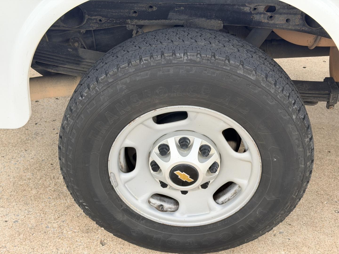 2016 White /Gray Chevrolet Silverado 2500HD Work Truck Double Cab 2WD (1GC2CUEG6GZ) with an 6.0L V8 OHV 16V FFV engine, 6A transmission, located at 17760 Hwy 62, Morris, OK, 74445, (918) 733-4887, 35.609104, -95.877060 - 2016 CHEVY SILVERADO 2500 HD 2WD BI-FUEL SYSTEM THAT RUNS ON CNG OR GASOLINE WITH 6.0L V8 ENIGINE. IT FEATURES POWER LOCKS, POWER WINDOWS, MANUAL SEATS, CLOTH INTERIOR, CRUSIE CONTROL, TRACTION CONTROL, BACKUP CAMERA, AM/FM RADIO, NO BACK SEAT HAS OPEN TOOL BOX, PIPE VISE, AND TOOL BED. ONLY 173,105- Photo#31