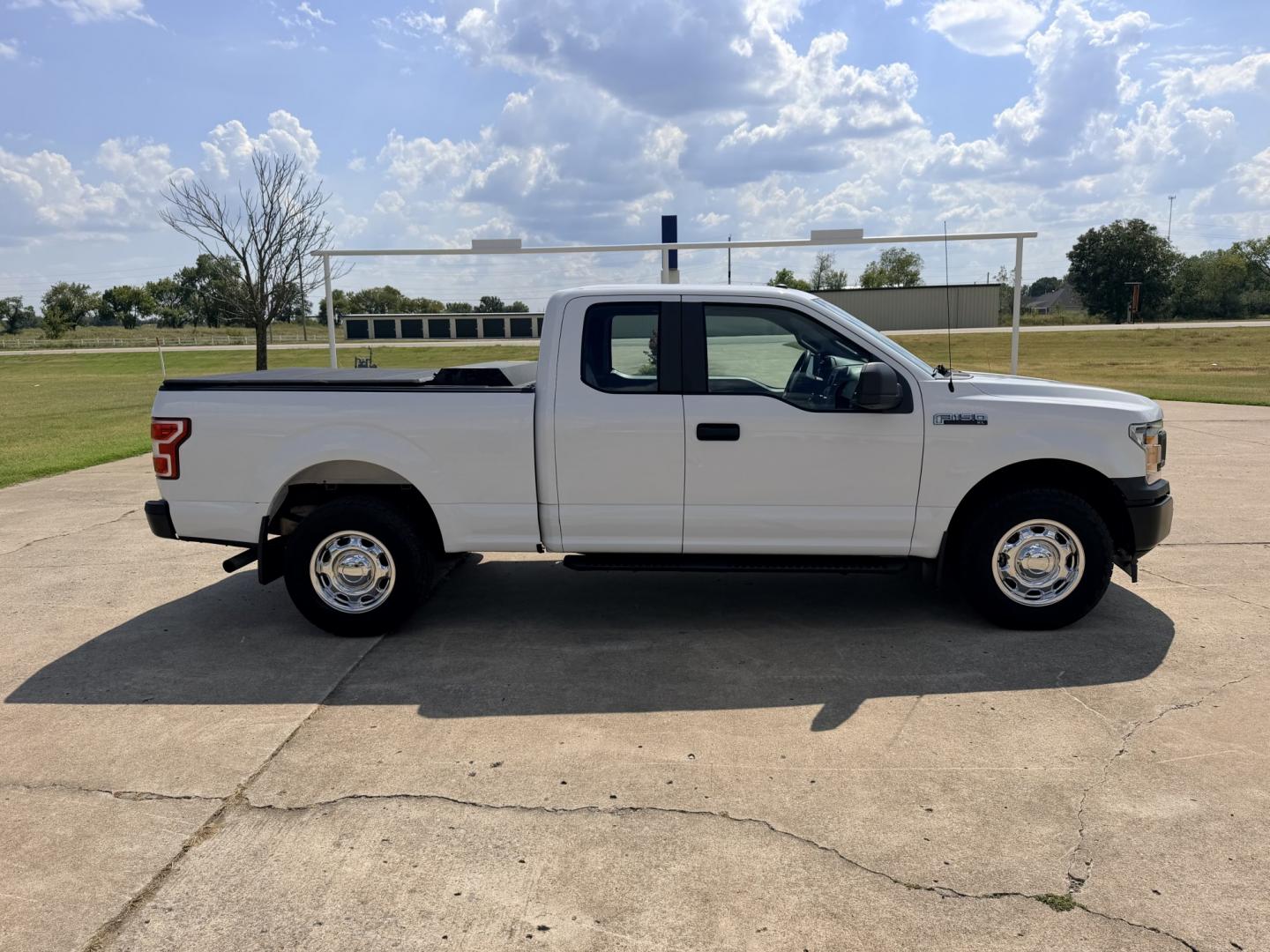 2019 White /Gray Ford F-150 (1FTFX1E54KK) with an 5.0L V8 OHV 16V engine, 6A transmission, located at 17760 Hwy 62, Morris, OK, 74445, (918) 733-4887, 35.609104, -95.877060 - 2019 FORD F150 HAS A 5.0L V8 ENGINE AND IS 4WD. FEATURES KEYLESS ENTERY, LEATHER INTERIOR, POWER WINDOWS, POWER LOCKS, POWER MIRRORS, AM/FM RADIO, HANDS FREE CALLING, A/C, TRACTION CONTROL,USB PORT, BACKUP CAMERA, BED COVER, AND BED LINER. EQUIPPED WITH A BI-FUEL CNG FUEL SYSTEM. IT RUNS ON COMPRESS- Photo#3
