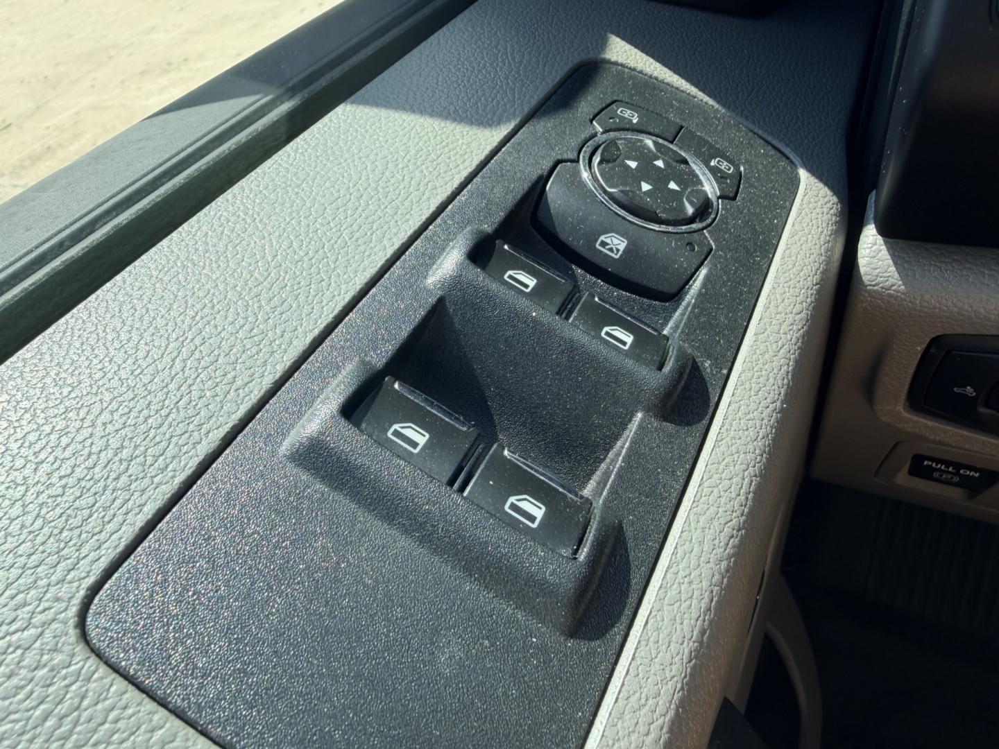 2019 White /Gray Ford F-150 (1FTFX1E54KK) with an 5.0L V8 OHV 16V engine, 6A transmission, located at 17760 Hwy 62, Morris, OK, 74445, (918) 733-4887, 35.609104, -95.877060 - 2019 FORD F150 HAS A 5.0L V8 ENGINE AND IS 4WD. FEATURES KEYLESS ENTERY, LEATHER INTERIOR, POWER WINDOWS, POWER LOCKS, POWER MIRRORS, AM/FM RADIO, HANDS FREE CALLING, A/C, TRACTION CONTROL,USB PORT, BACKUP CAMERA, BED COVER, AND BED LINER. EQUIPPED WITH A BI-FUEL CNG FUEL SYSTEM. IT RUNS ON COMPRESS- Photo#9