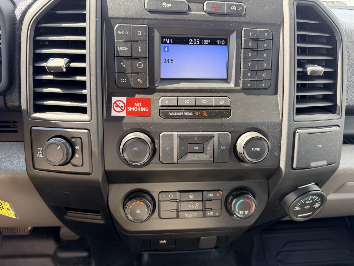 2019 White /Gray Ford F-150 (1FTFX1E54KK) with an 5.0L V8 OHV 16V engine, 6A transmission, located at 17760 Hwy 62, Morris, OK, 74445, (918) 733-4887, 35.609104, -95.877060 - 2019 FORD F150 HAS A 5.0L V8 ENGINE AND IS 4WD. FEATURES KEYLESS ENTERY, LEATHER INTERIOR, POWER WINDOWS, POWER LOCKS, POWER MIRRORS, AM/FM RADIO, HANDS FREE CALLING, A/C, TRACTION CONTROL,USB PORT, BACKUP CAMERA, BED COVER, AND BED LINER. EQUIPPED WITH A BI-FUEL CNG FUEL SYSTEM. IT RUNS ON COMPRESS- Photo#10