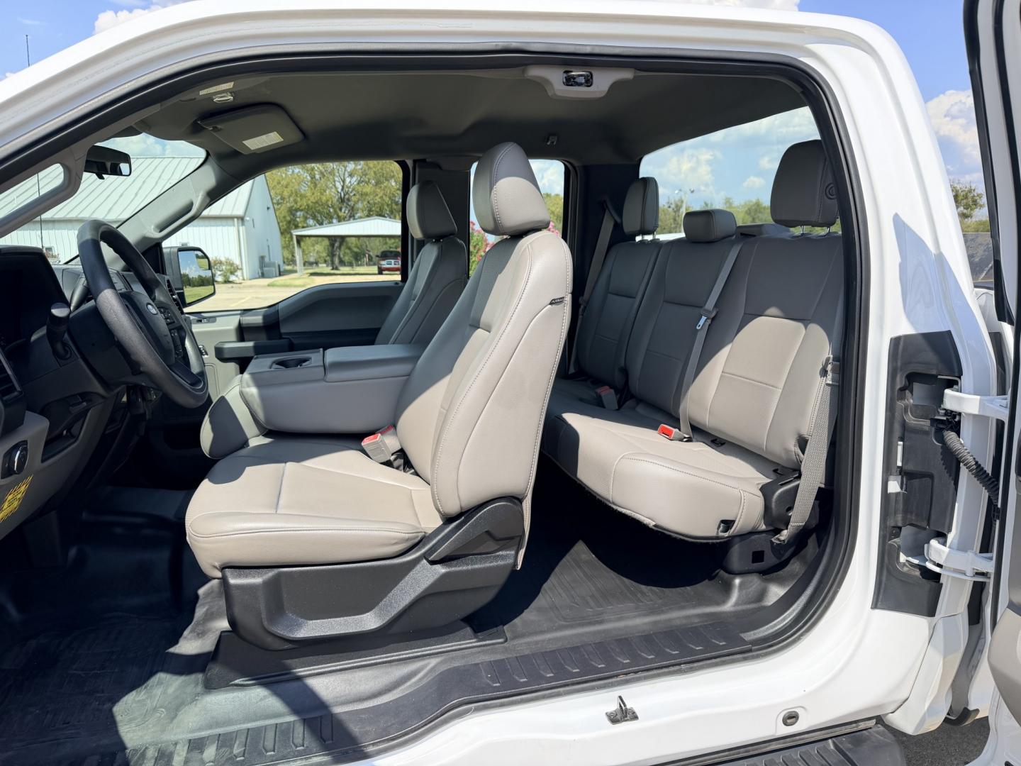 2019 White /Gray Ford F-150 (1FTFX1E54KK) with an 5.0L V8 OHV 16V engine, 6A transmission, located at 17760 Hwy 62, Morris, OK, 74445, (918) 733-4887, 35.609104, -95.877060 - 2019 FORD F150 HAS A 5.0L V8 ENGINE AND IS 4WD. FEATURES KEYLESS ENTERY, LEATHER INTERIOR, POWER WINDOWS, POWER LOCKS, POWER MIRRORS, AM/FM RADIO, HANDS FREE CALLING, A/C, TRACTION CONTROL,USB PORT, BACKUP CAMERA, BED COVER, AND BED LINER. EQUIPPED WITH A BI-FUEL CNG FUEL SYSTEM. IT RUNS ON COMPRESS- Photo#16