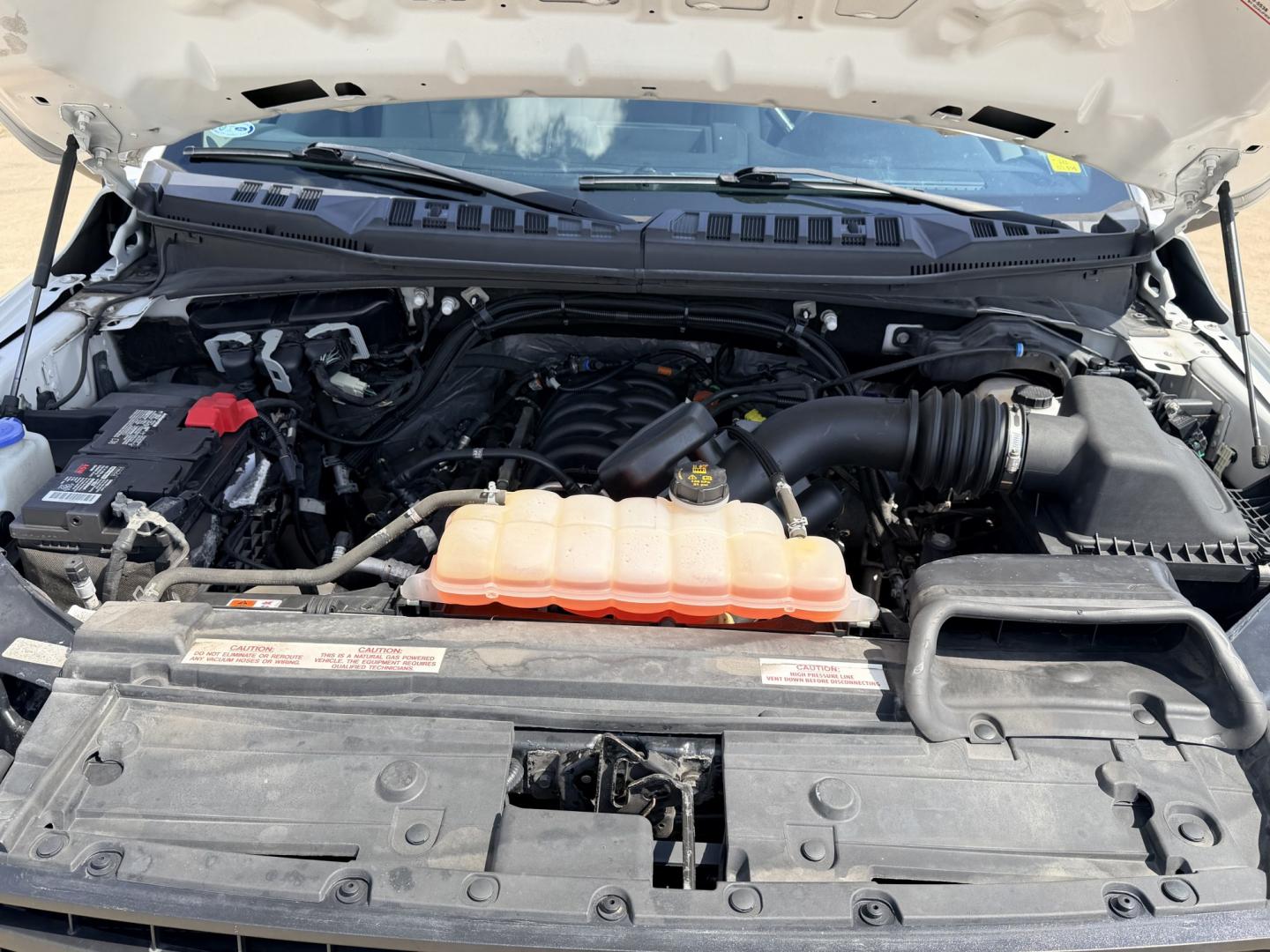 2019 White /Gray Ford F-150 (1FTFX1E54KK) with an 5.0L V8 OHV 16V engine, 6A transmission, located at 17760 Hwy 62, Morris, OK, 74445, (918) 733-4887, 35.609104, -95.877060 - 2019 FORD F150 HAS A 5.0L V8 ENGINE AND IS 4WD. FEATURES KEYLESS ENTERY, LEATHER INTERIOR, POWER WINDOWS, POWER LOCKS, POWER MIRRORS, AM/FM RADIO, HANDS FREE CALLING, A/C, TRACTION CONTROL,USB PORT, BACKUP CAMERA, BED COVER, AND BED LINER. EQUIPPED WITH A BI-FUEL CNG FUEL SYSTEM. IT RUNS ON COMPRESS- Photo#20