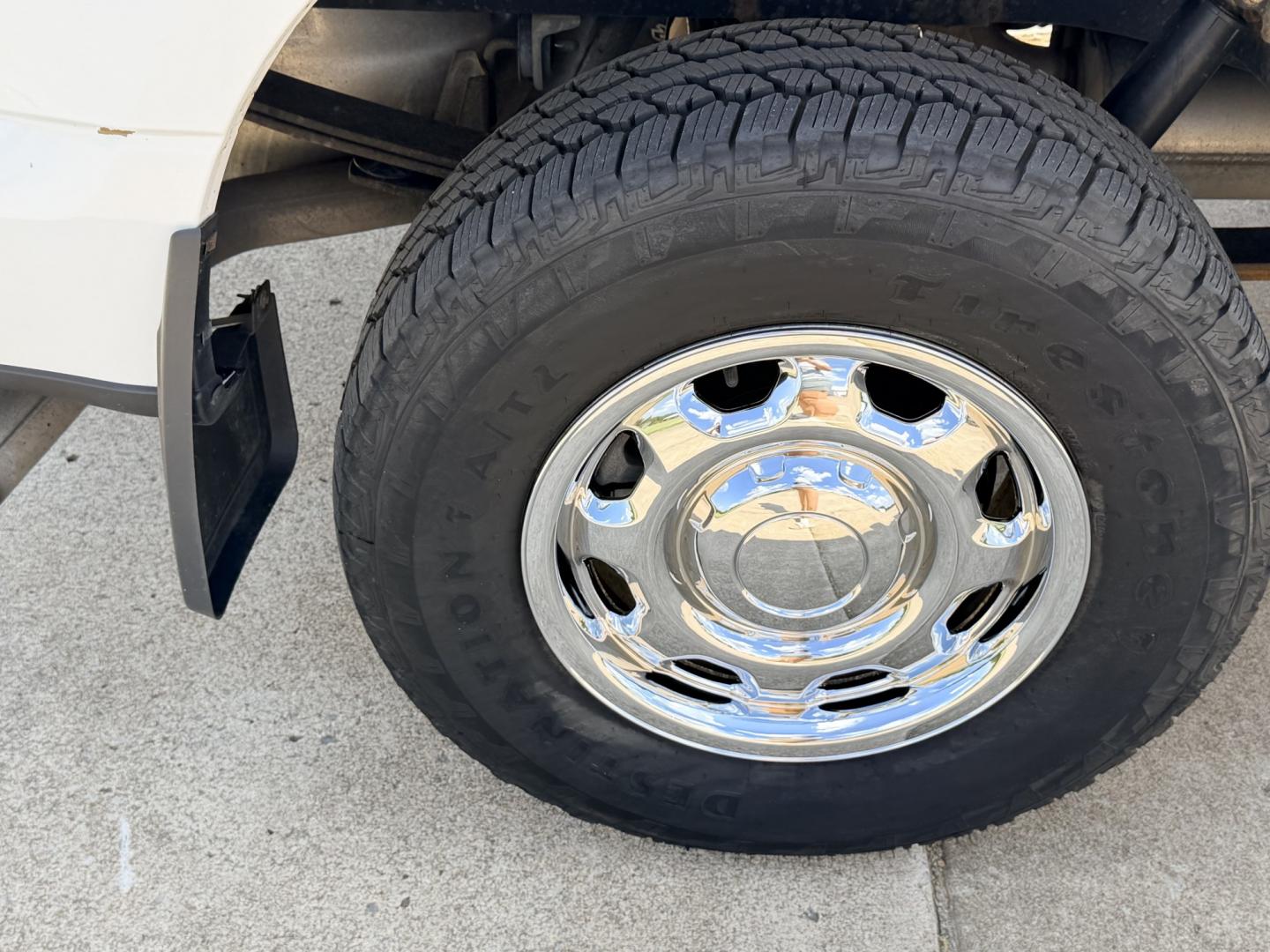 2019 White /Gray Ford F-150 (1FTFX1E54KK) with an 5.0L V8 OHV 16V engine, 6A transmission, located at 17760 Hwy 62, Morris, OK, 74445, (918) 733-4887, 35.609104, -95.877060 - 2019 FORD F150 HAS A 5.0L V8 ENGINE AND IS 4WD. FEATURES KEYLESS ENTERY, LEATHER INTERIOR, POWER WINDOWS, POWER LOCKS, POWER MIRRORS, AM/FM RADIO, HANDS FREE CALLING, A/C, TRACTION CONTROL,USB PORT, BACKUP CAMERA, BED COVER, AND BED LINER. EQUIPPED WITH A BI-FUEL CNG FUEL SYSTEM. IT RUNS ON COMPRESS- Photo#29