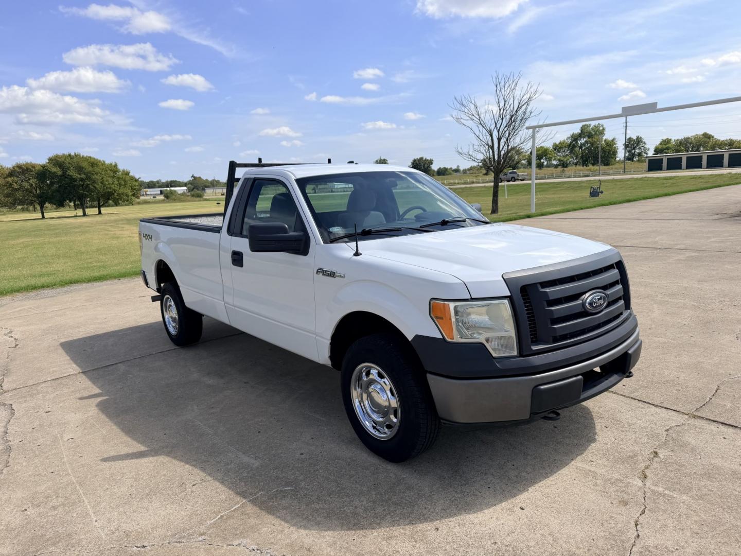 2012 White /GRAY Ford F-150 (1FTNF1EF7CK) with an 5.0L V8 OHV 16V engine, 6A transmission, located at 17760 Hwy 62, Morris, OK, 74445, (918) 733-4887, 35.609104, -95.877060 - 2012 FORD F-150 4WD 8FT BED HAS THE 5.0L V8 ENGINE. FEATURES KEYLESS ENTRY, POWER LOCKS, POWER WINDOWS, CLOTH INTERIOR, MANUAL SEATS, AM/FM STEREO, CRUISE CONTROL, TRACTION CONTROL, AND TRAILER HITCH. HAS 156,460 MILES WITH 245/70R17 TIRES. ***CLEAN TITLE*** ****DAMAGE SHOWN IN PHOTOS**** $9,- Photo#2